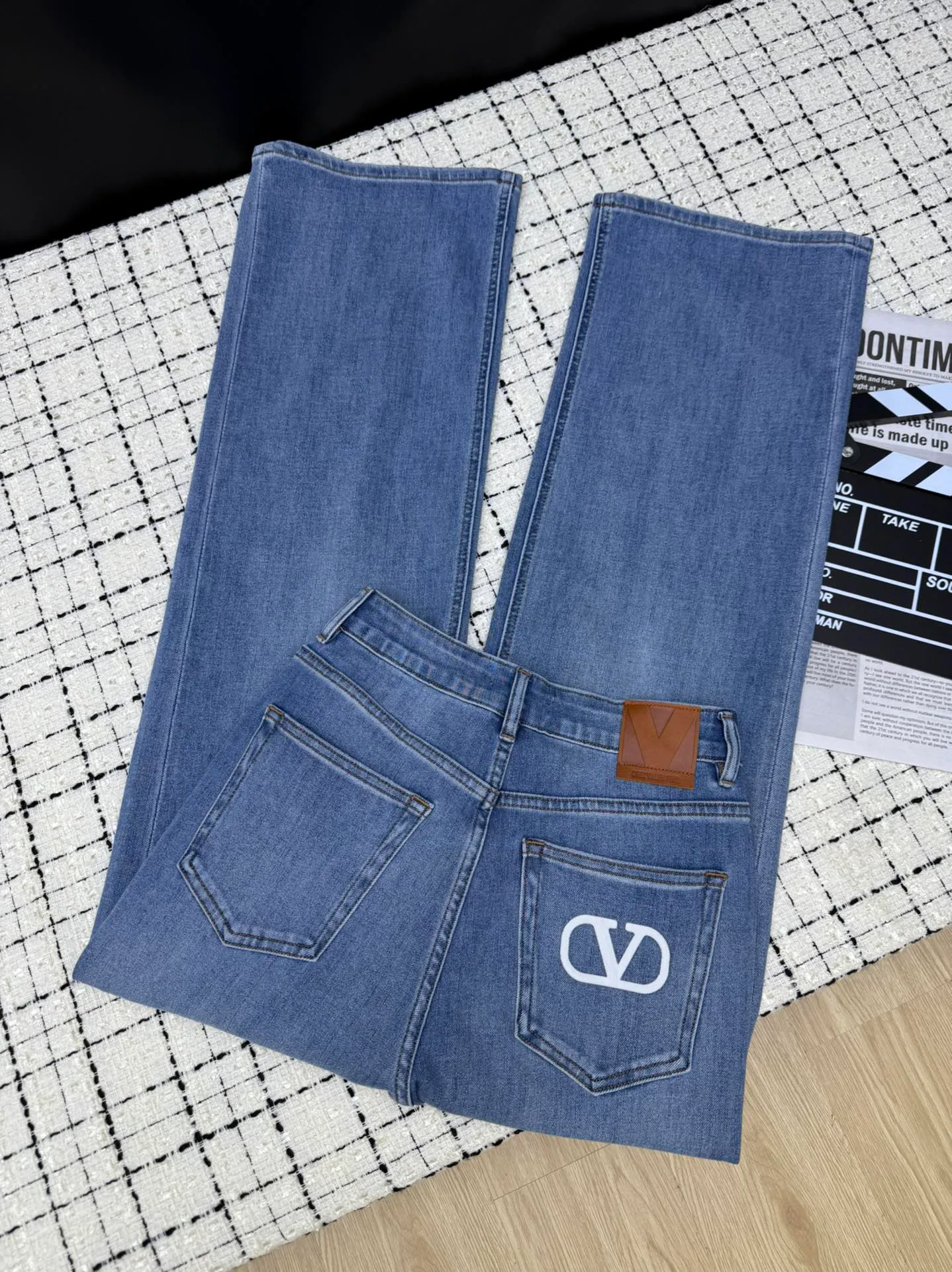 Джинсы Женские Valentino 13563000