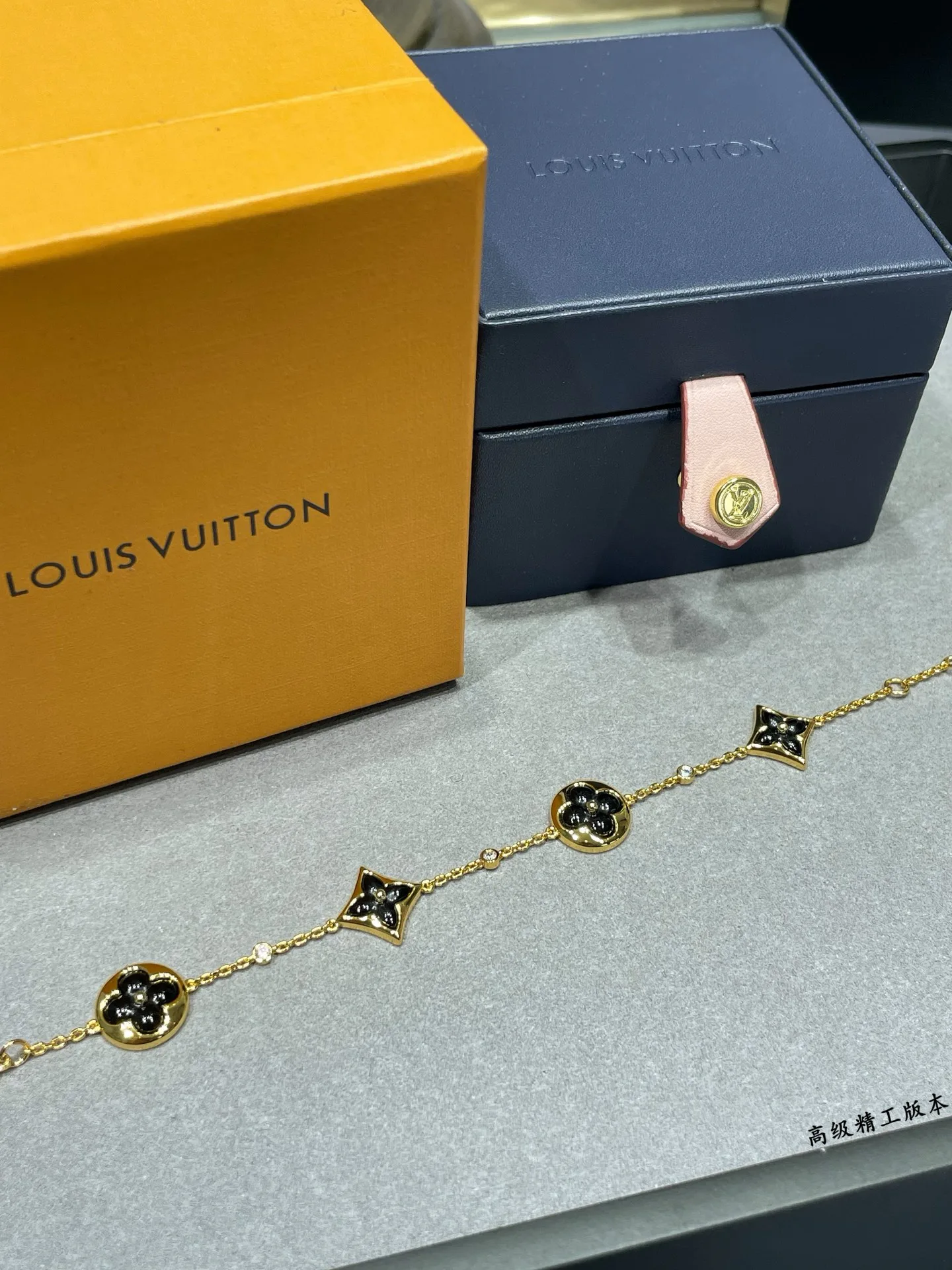Бижутерия Louis Vuitton 99386