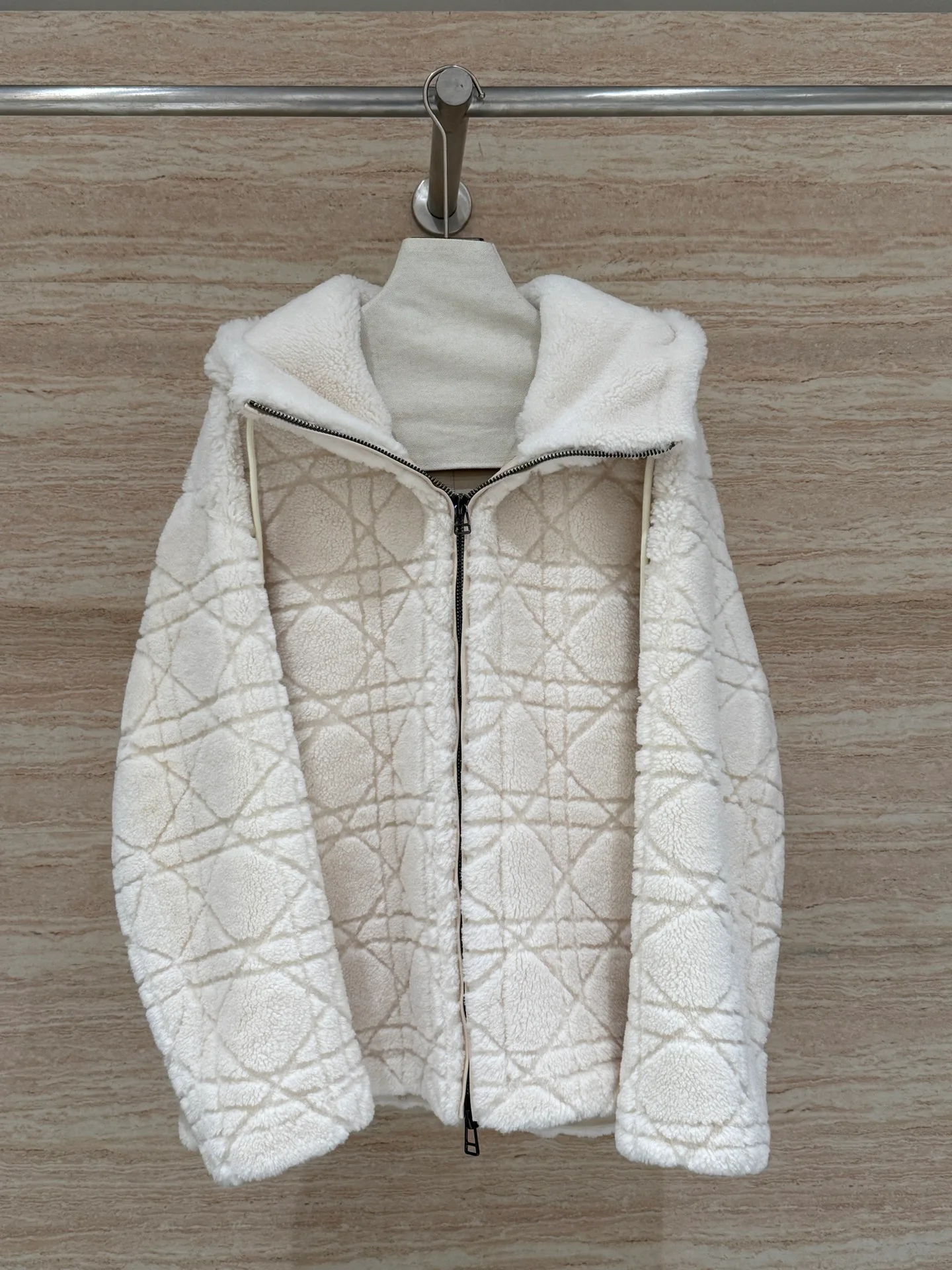 Кожаные Куртки И Дублёнки Женские Christian Dior 2772617