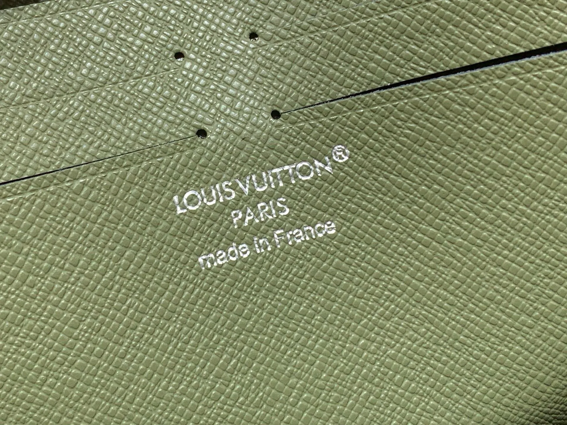 Клатчи Женские Louis Vuitton 17499385