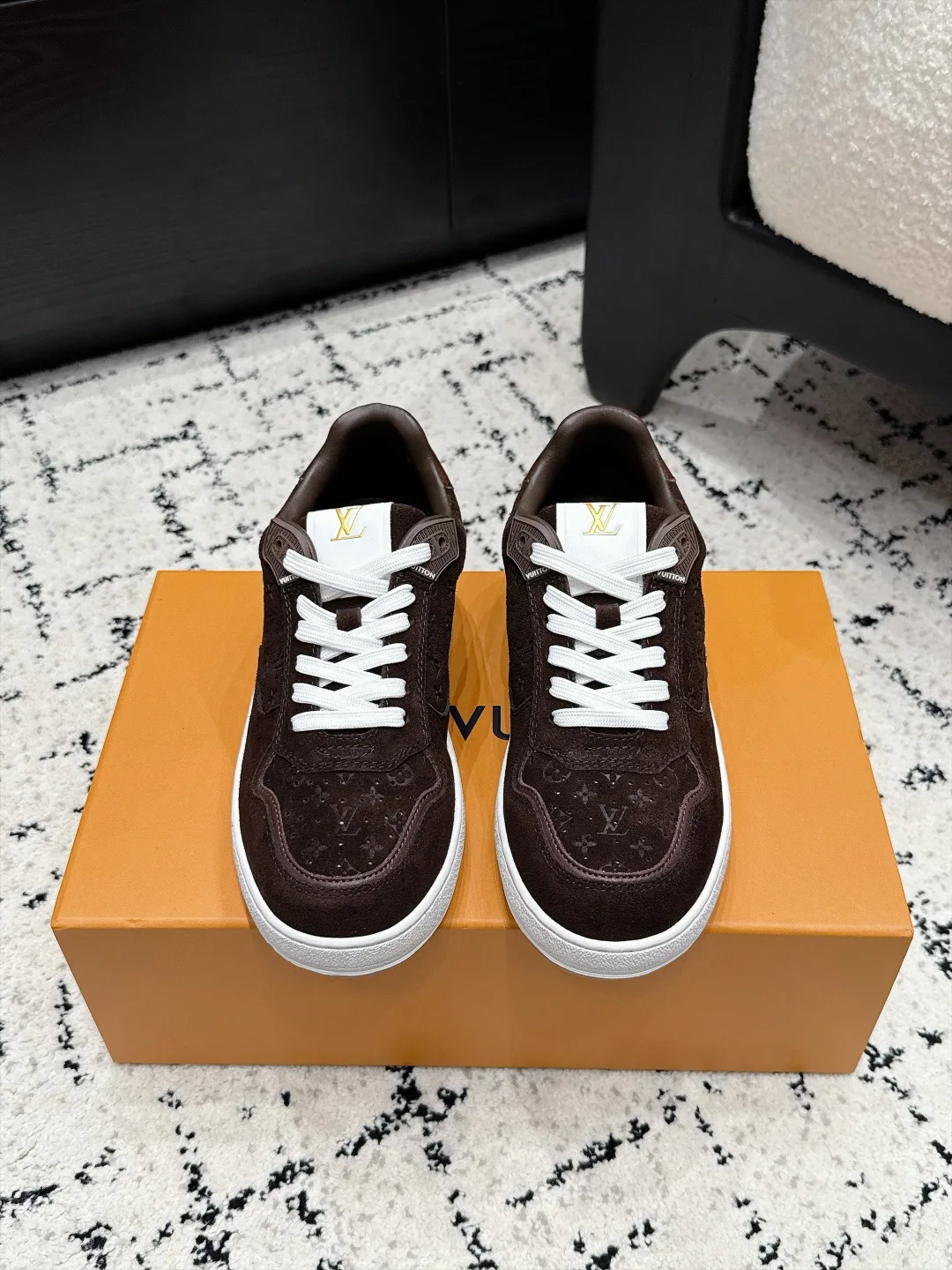 Кроссовки Женские Louis Vuitton 18505549
