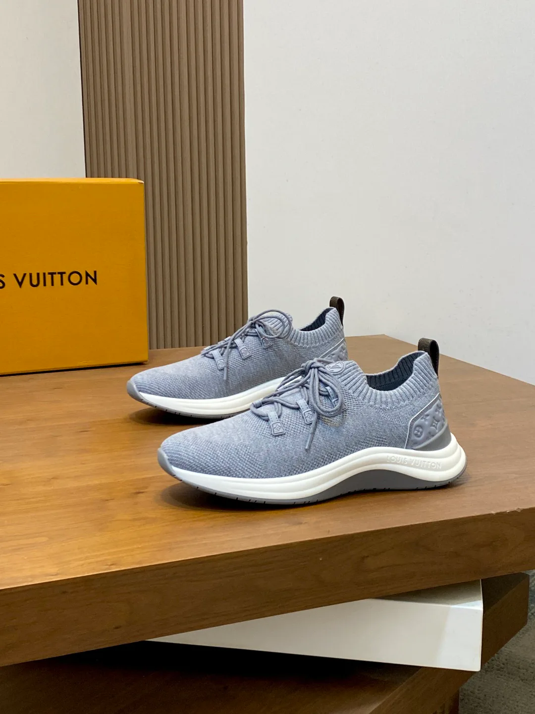 Кроссовки Женские Louis Vuitton 19054467