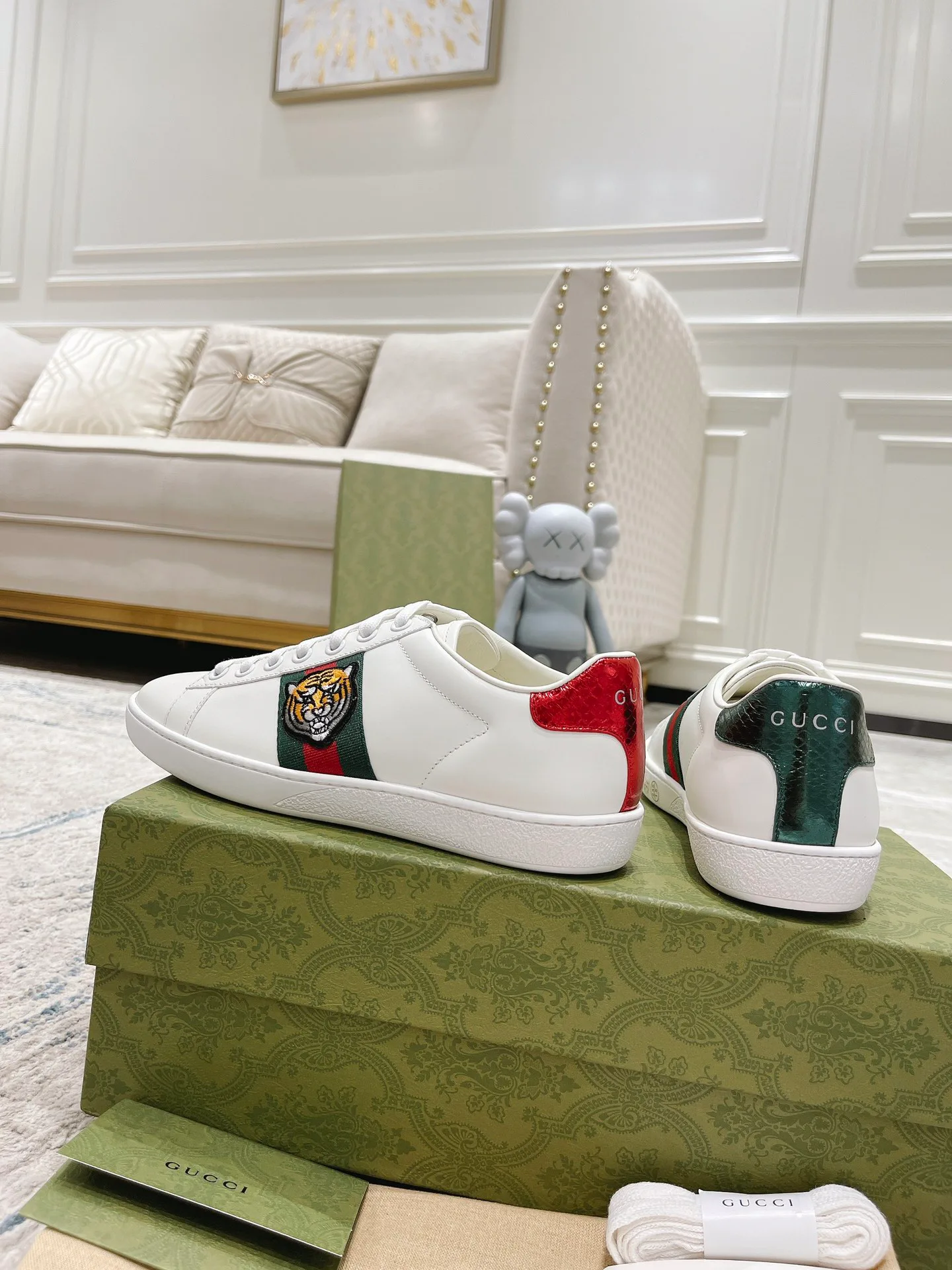 Кроссовки Женские Gucci 17620438
