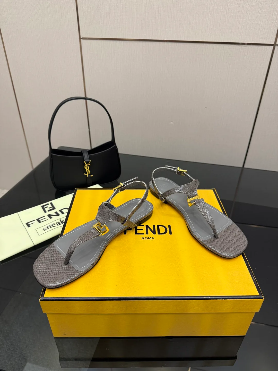 Сандалии Женские Fendi 5052110