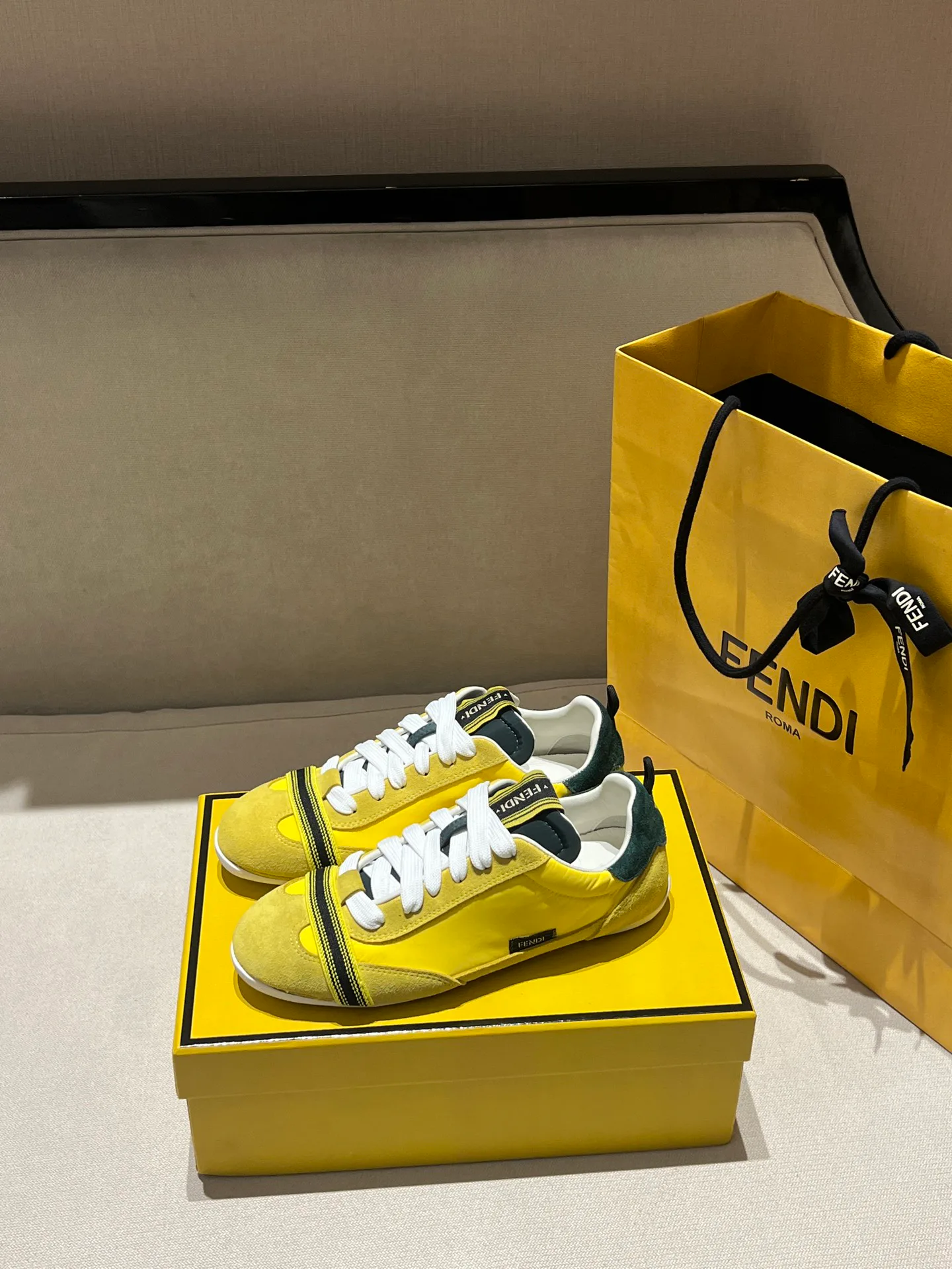 Кроссовки Женские Fendi 18278641