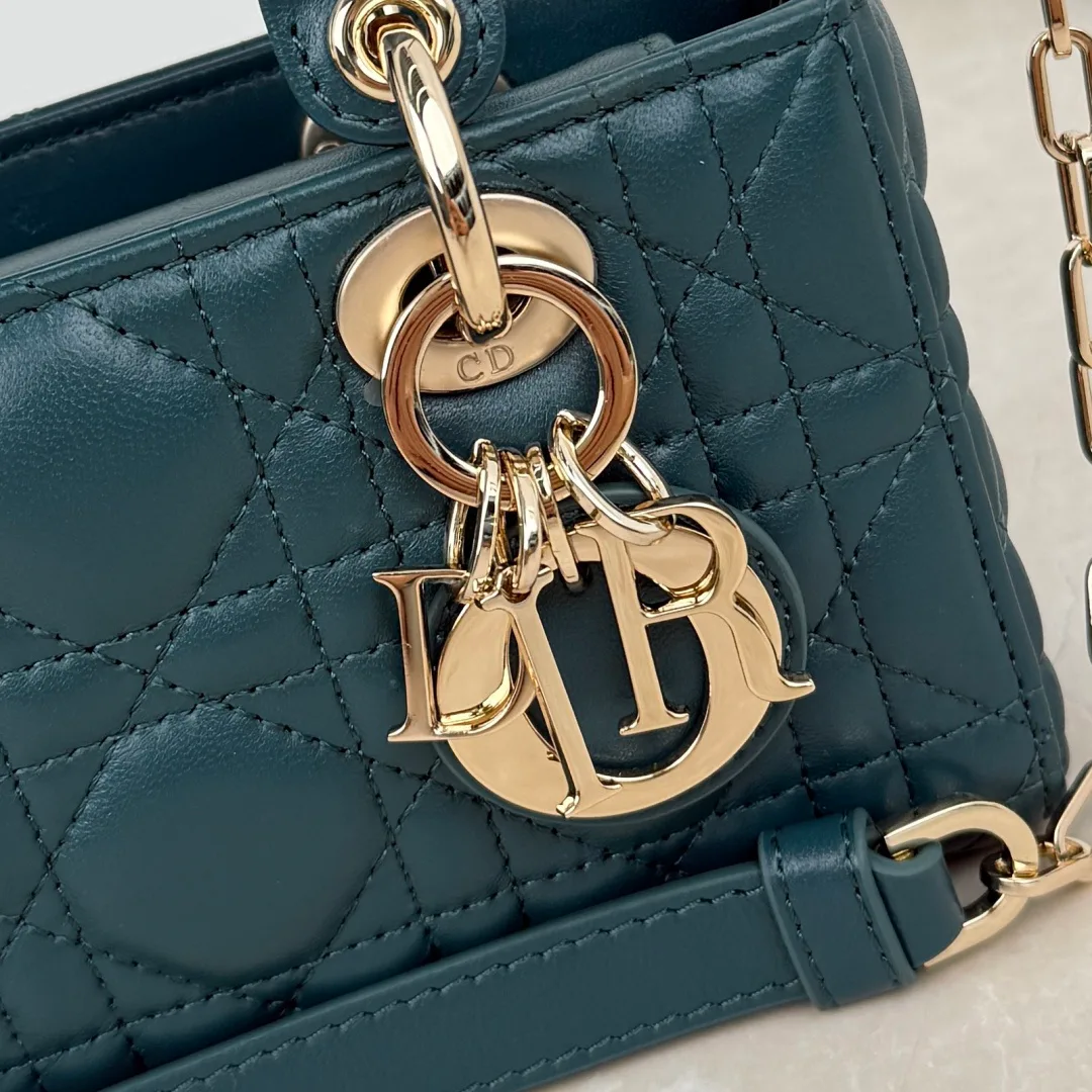 Классические Сумки Женские Christian Dior 18242052