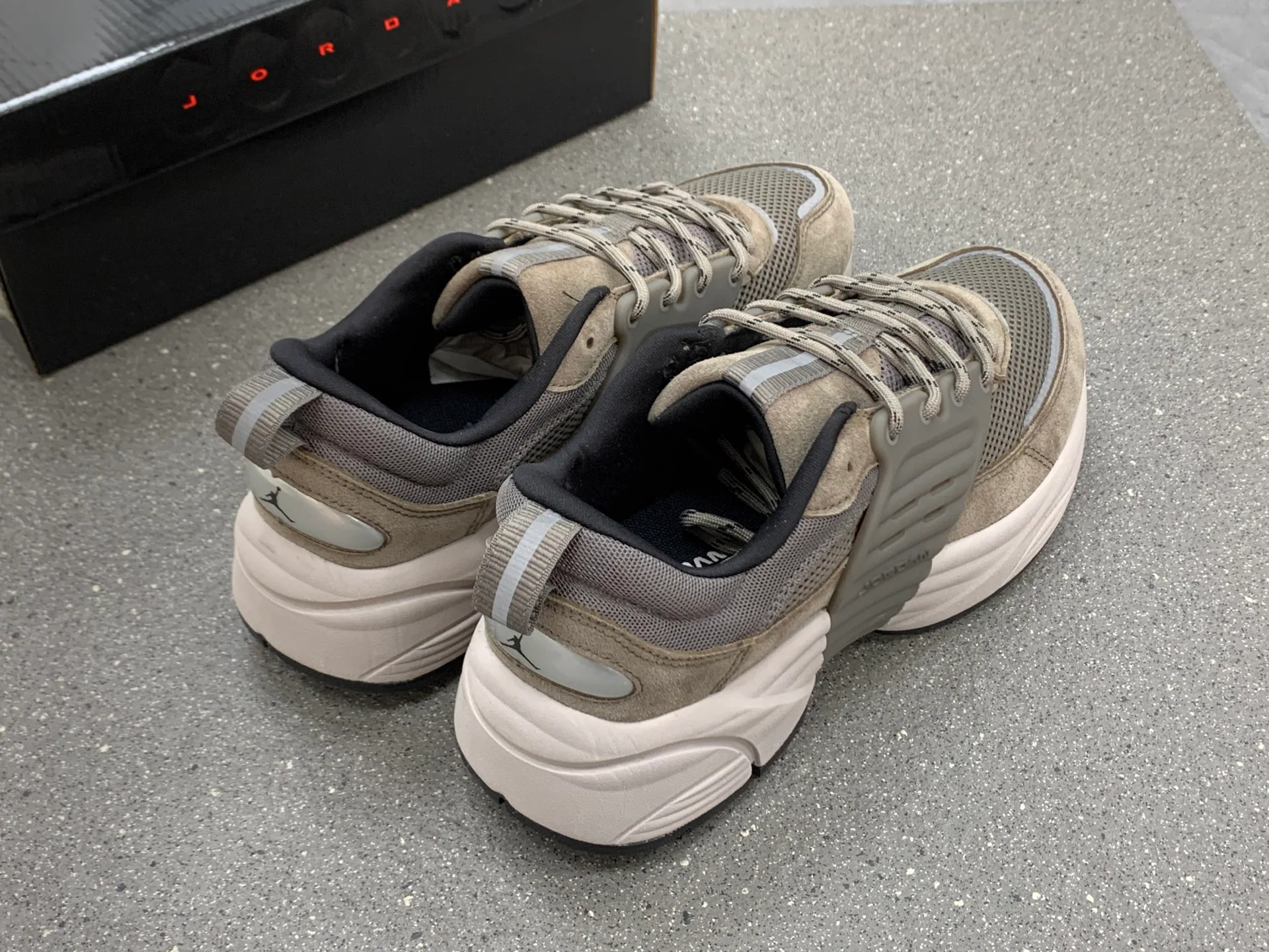 Кроссовки Женские Air Jordan 982377