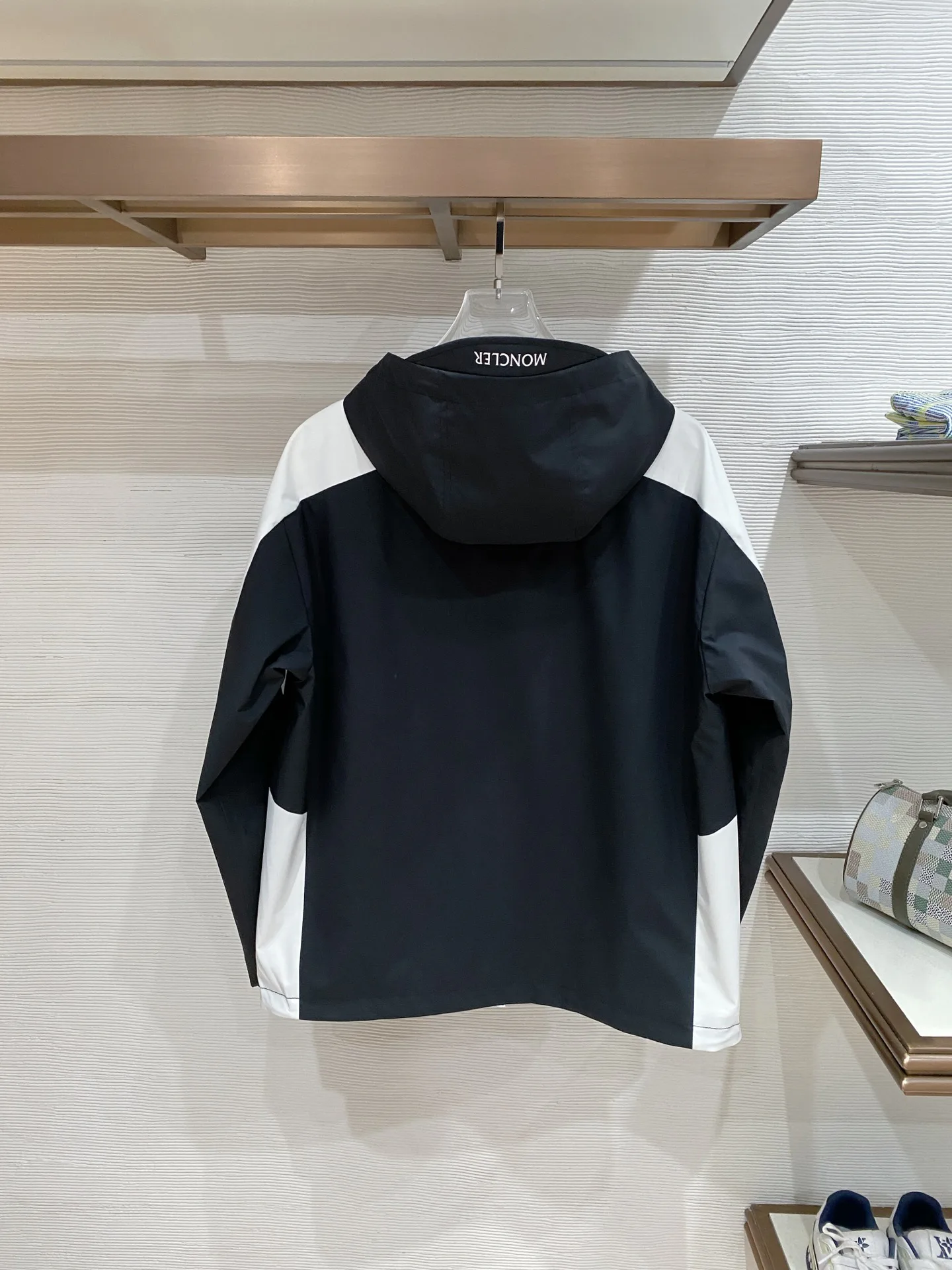 Куртки И Пуховики Мужские Moncler 11392181