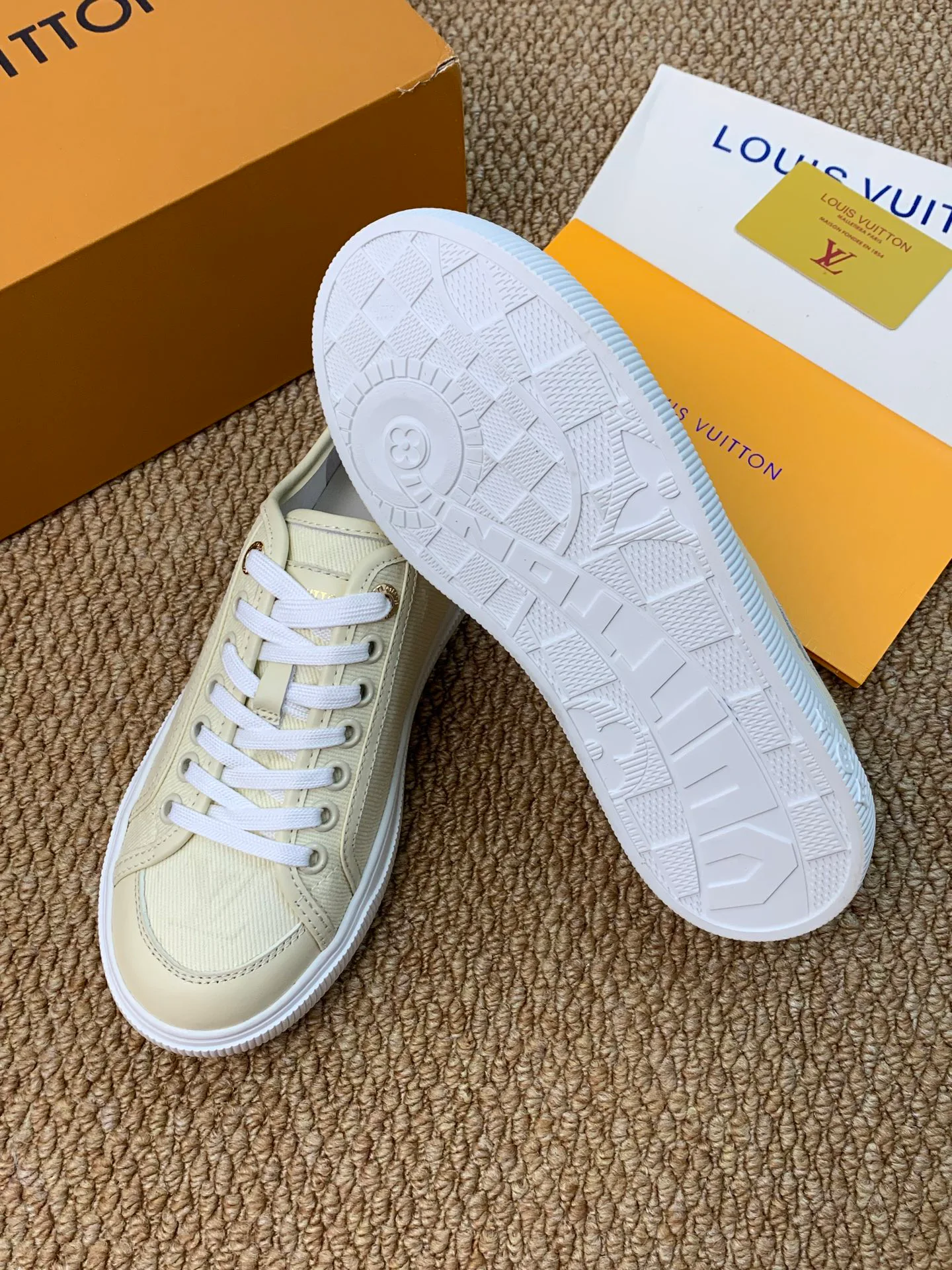 Кроссовки Женские Louis Vuitton 17545207
