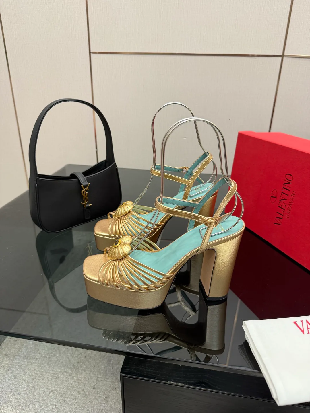 Босоножки Женские Valentino 5052049