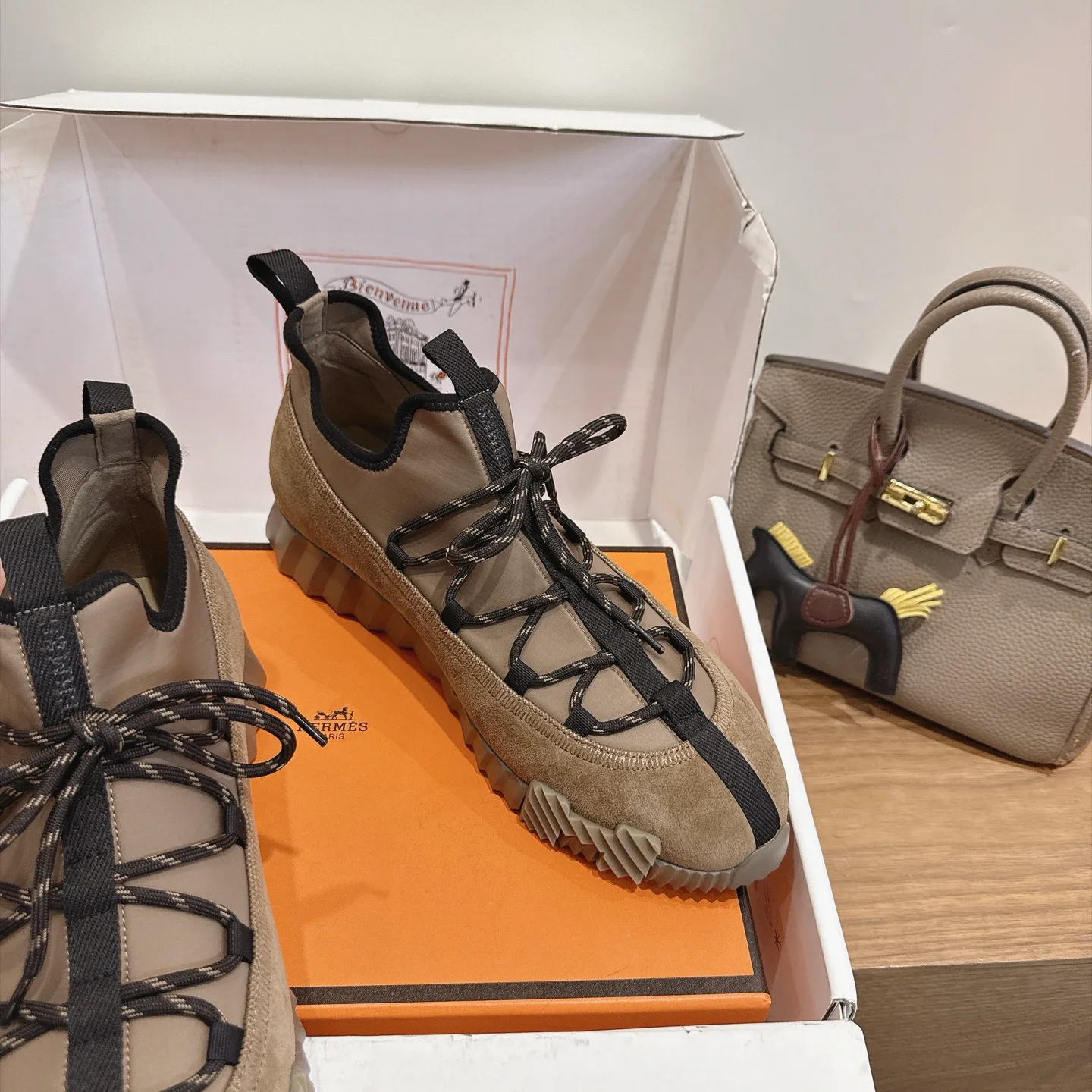 Кроссовки Женские Hermes 17946706