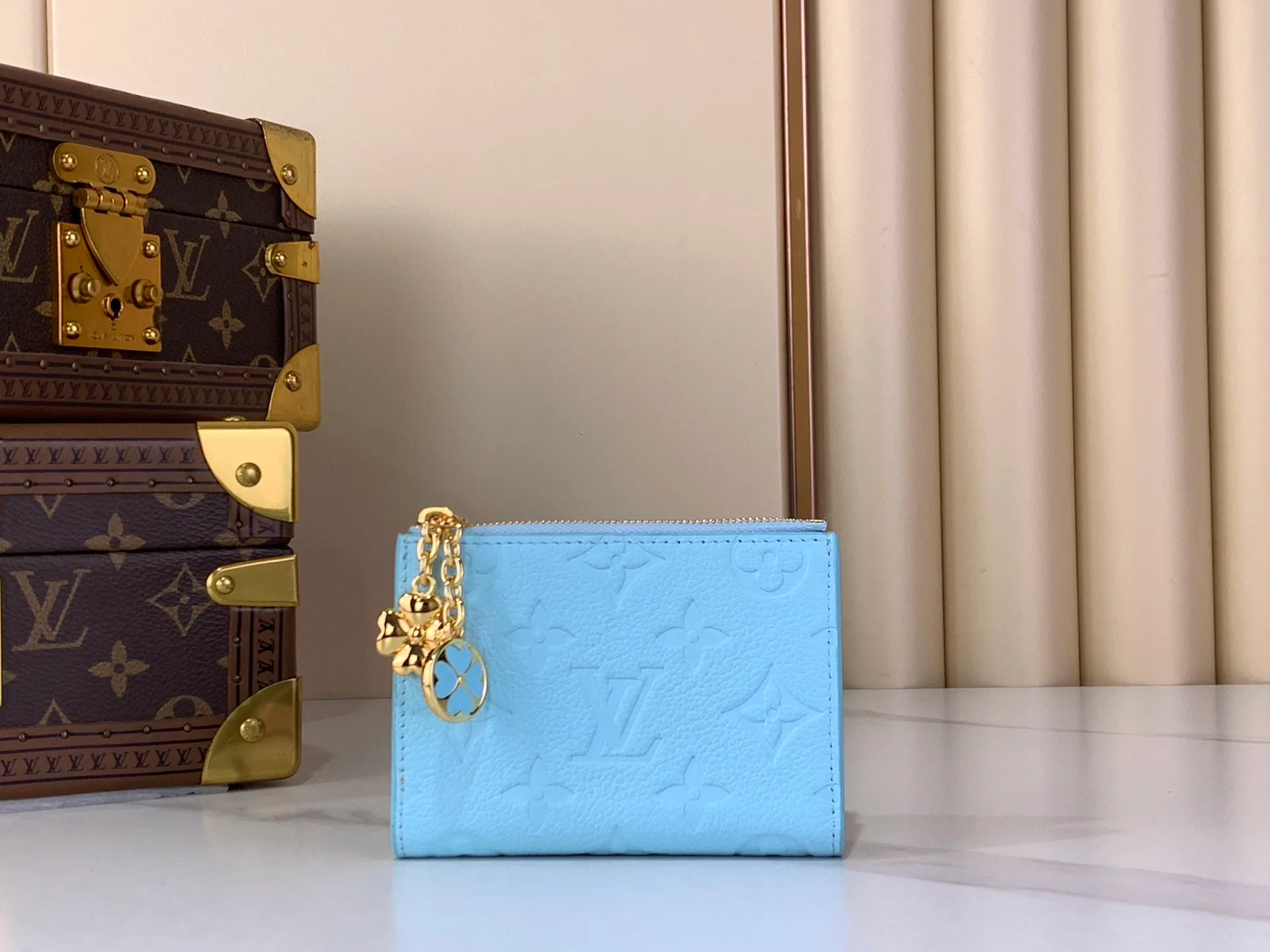 Клатчи Женские Louis Vuitton 13455879