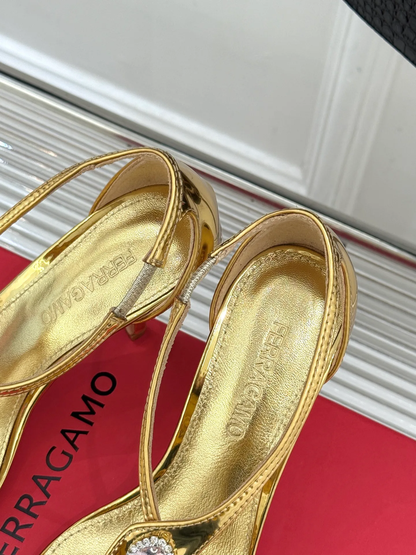 Босоножки Женские Salvatore Ferragamo 11312297