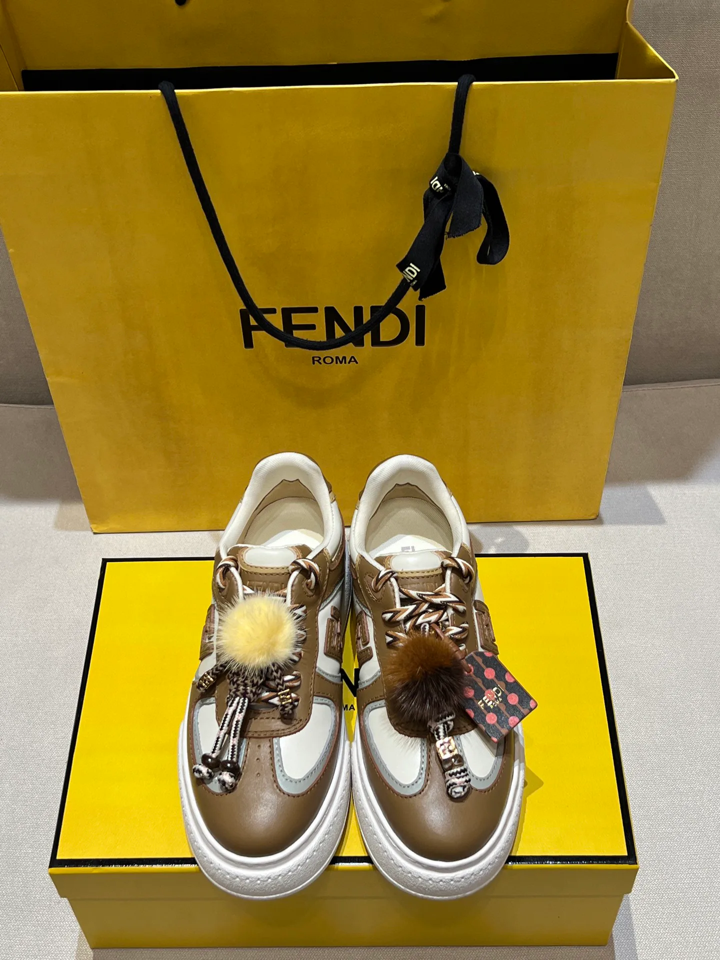 Кроссовки Женские Fendi 18020656