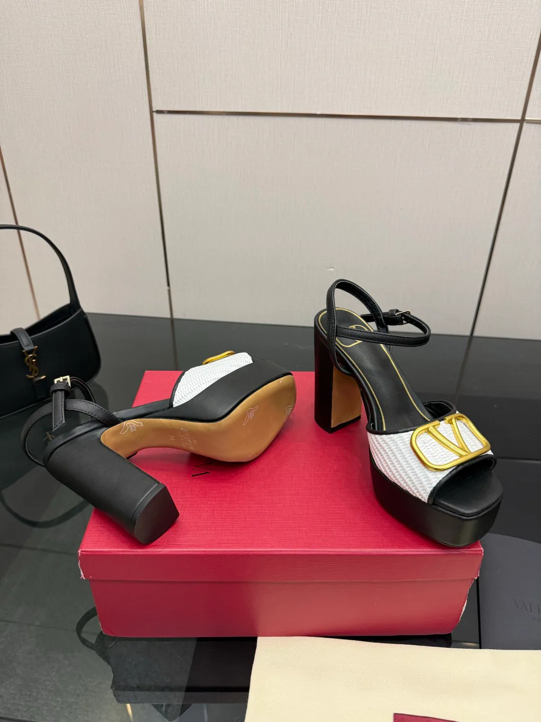 Босоножки Женские Valentino 13241317