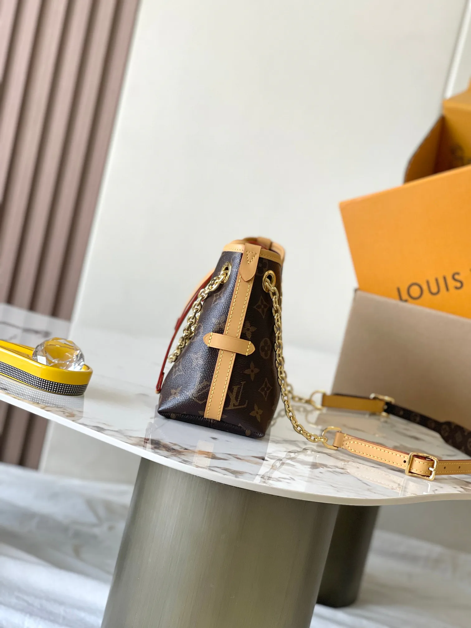 Классические Сумки Женские Louis Vuitton 18170474
