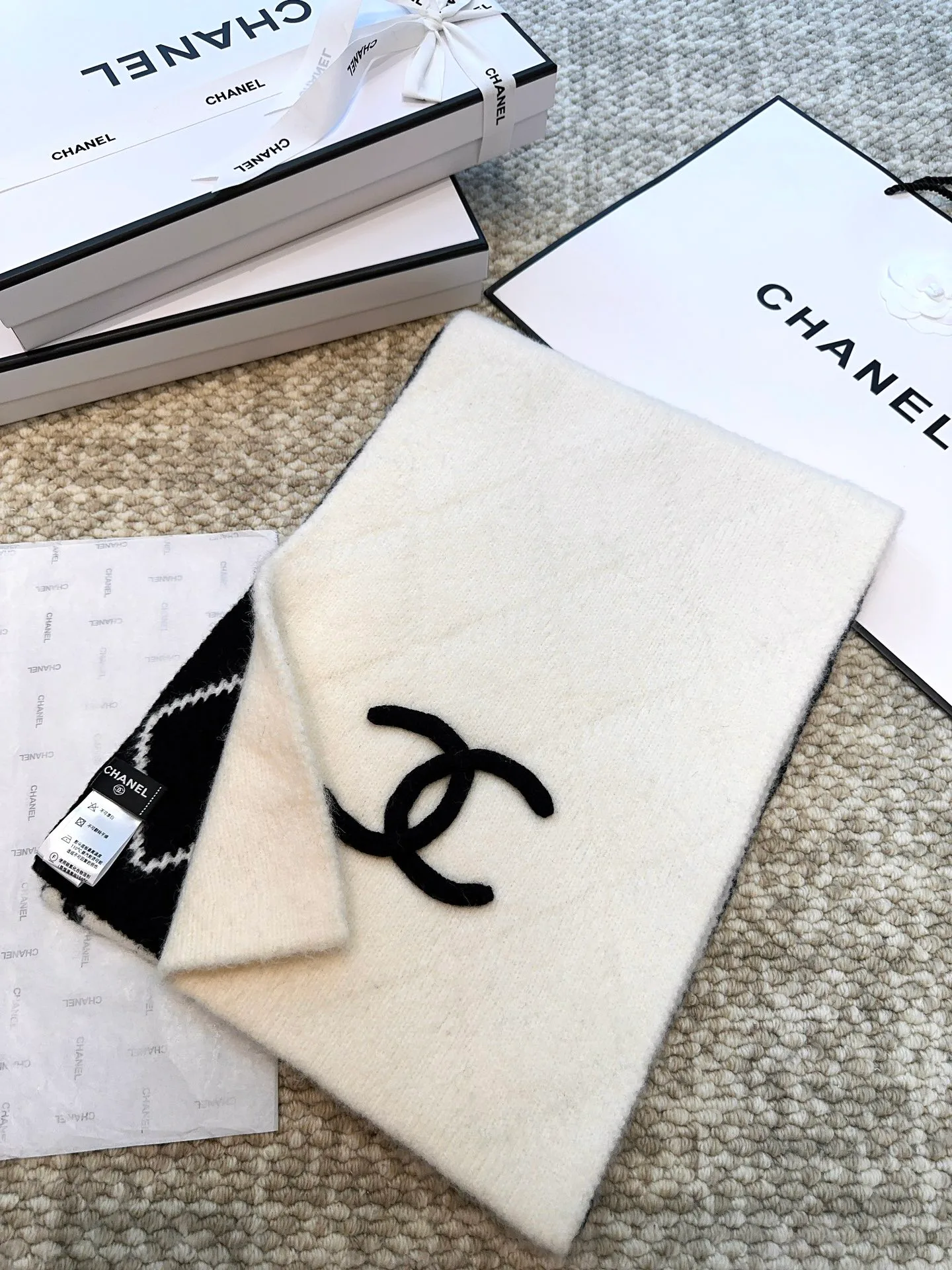 Шарфы Chanel 18105431