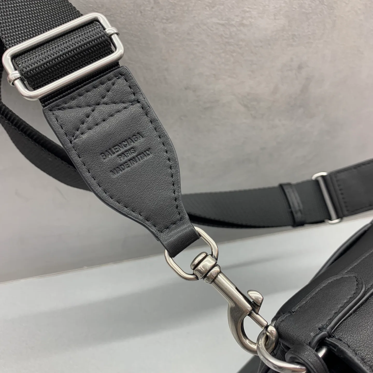 Сумки На Ремне Женские Balenciaga 10026000