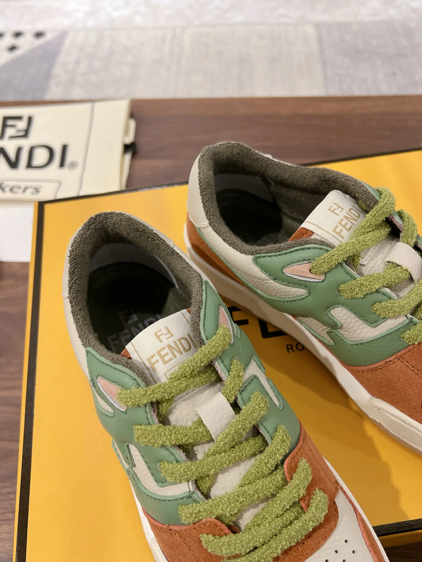Кроссовки Женские Fendi 18219601