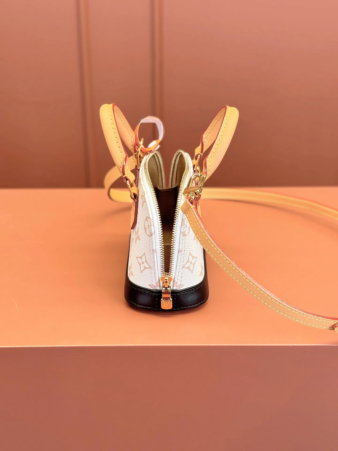 Классические Сумки Женские Louis Vuitton 12622374