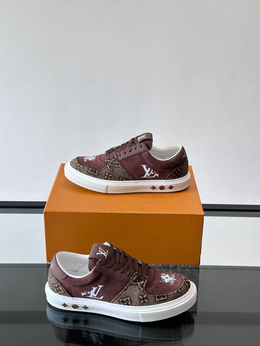 Кроссовки Женские Louis Vuitton 17037734
