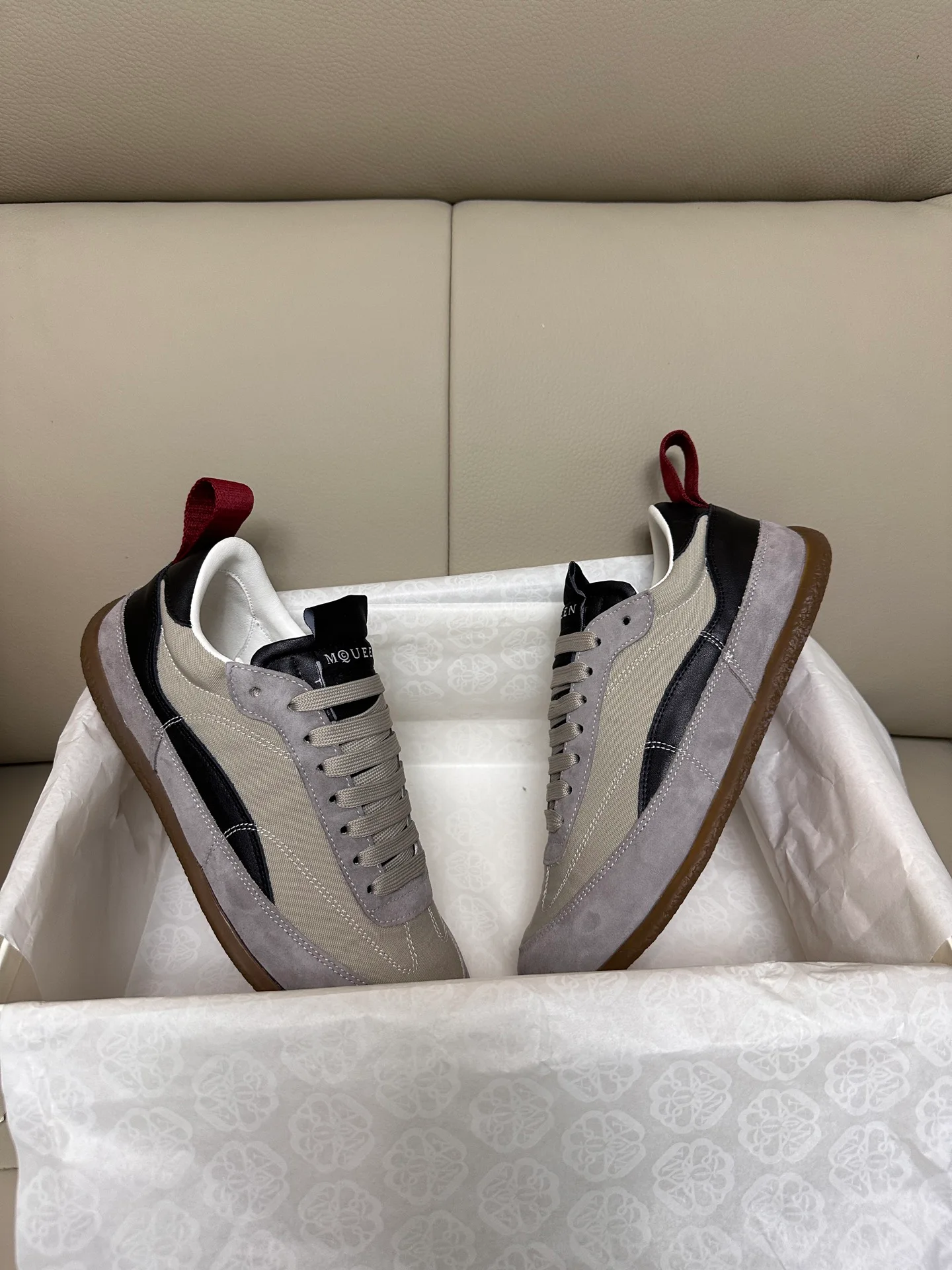 Кроссовки Женские Alexander Mcqueen 18616752