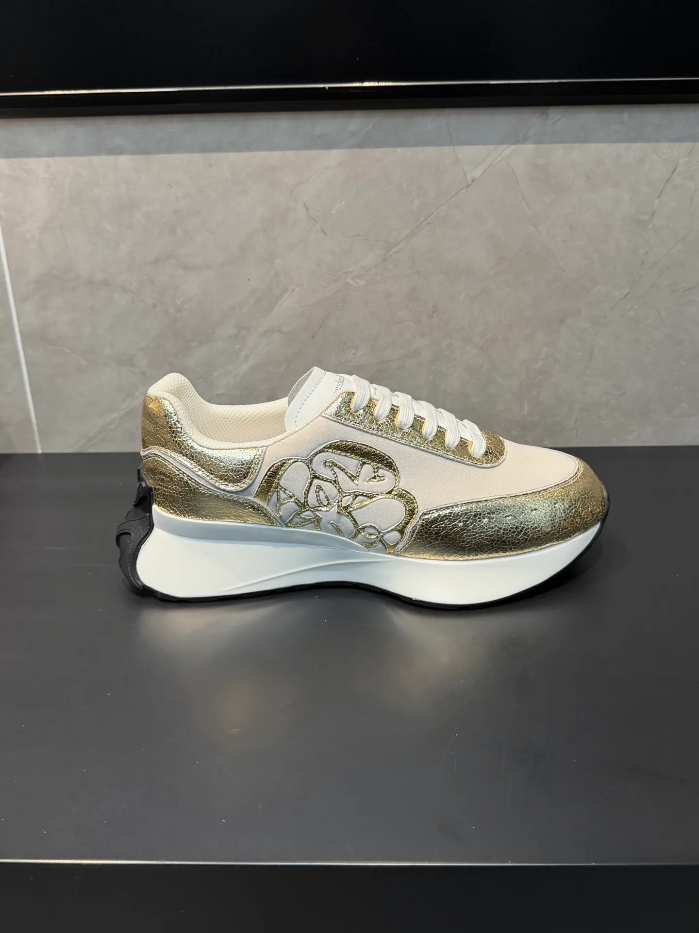 Кроссовки Женские Alexander Mcqueen 18891469