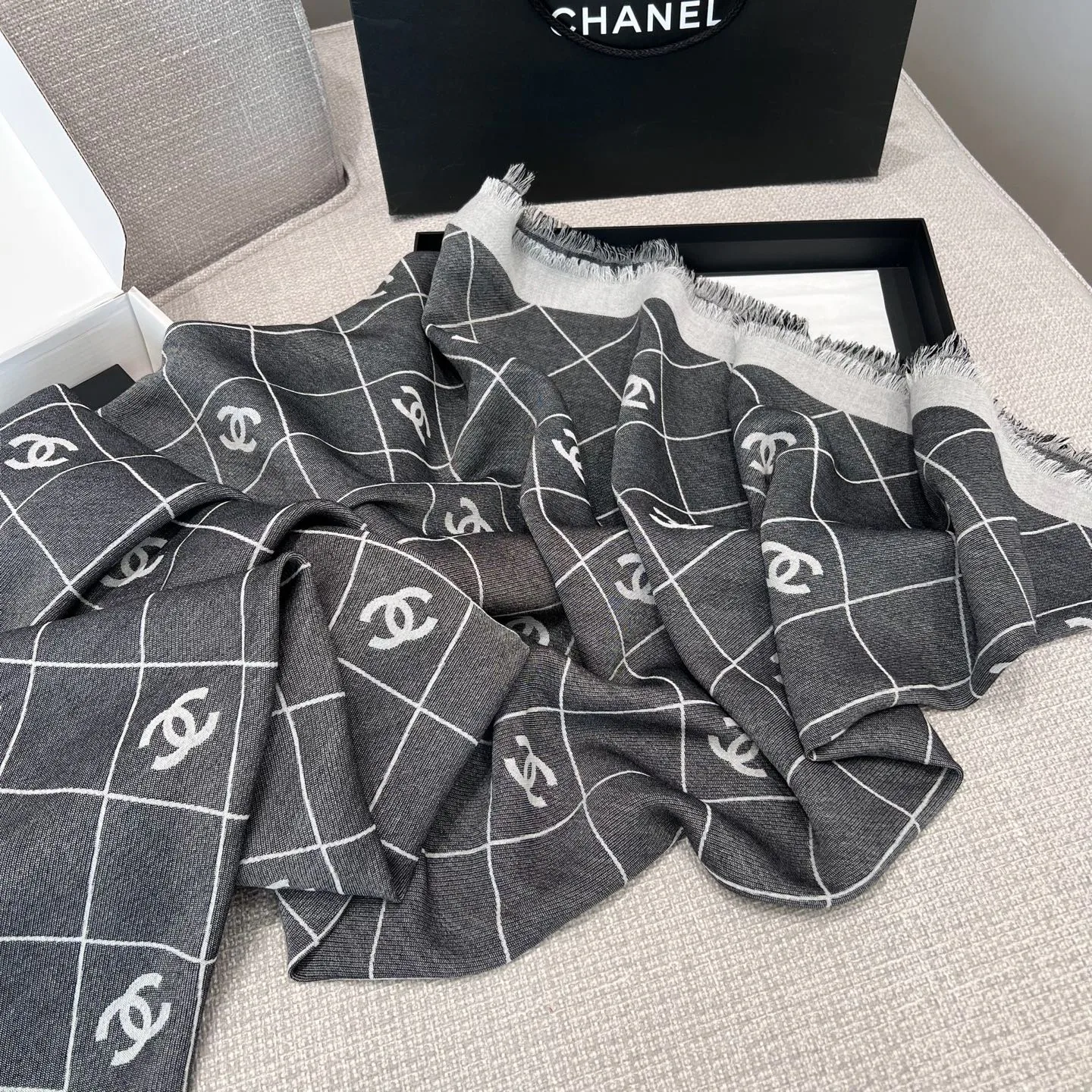 Шарфы Chanel 17913686