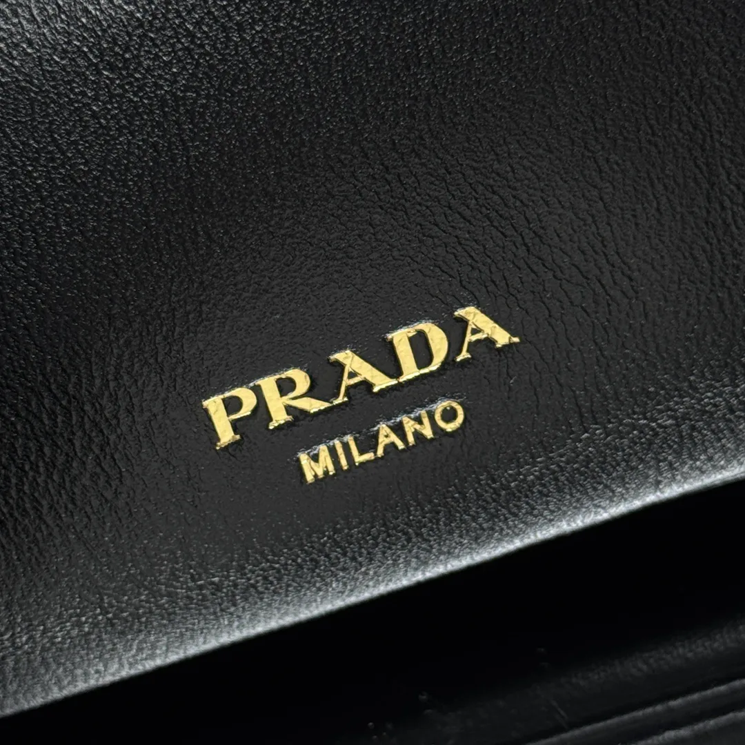 Классические Сумки Женские Prada 11565724