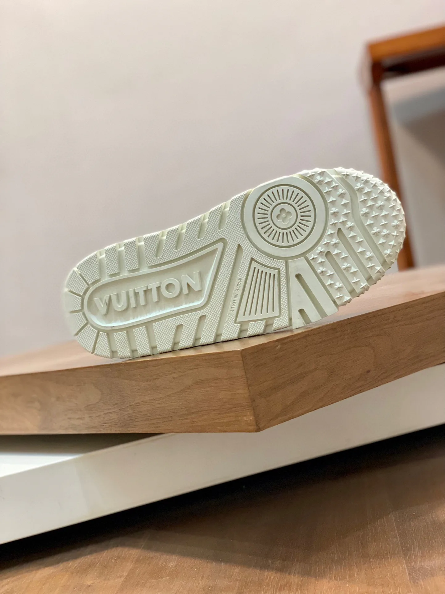 Кроссовки Мужские Louis Vuitton 1483829