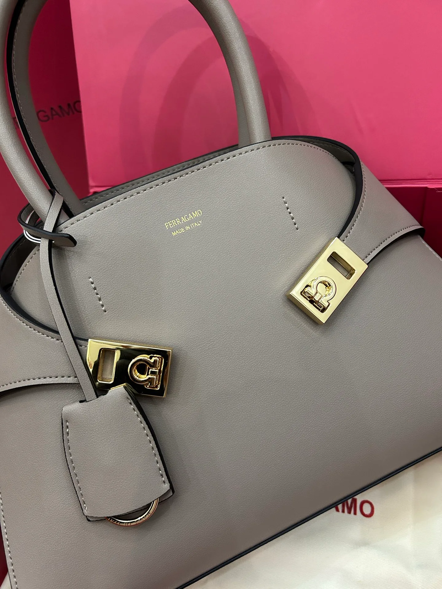 Классические Сумки Женские Salvatore Ferragamo 1401948
