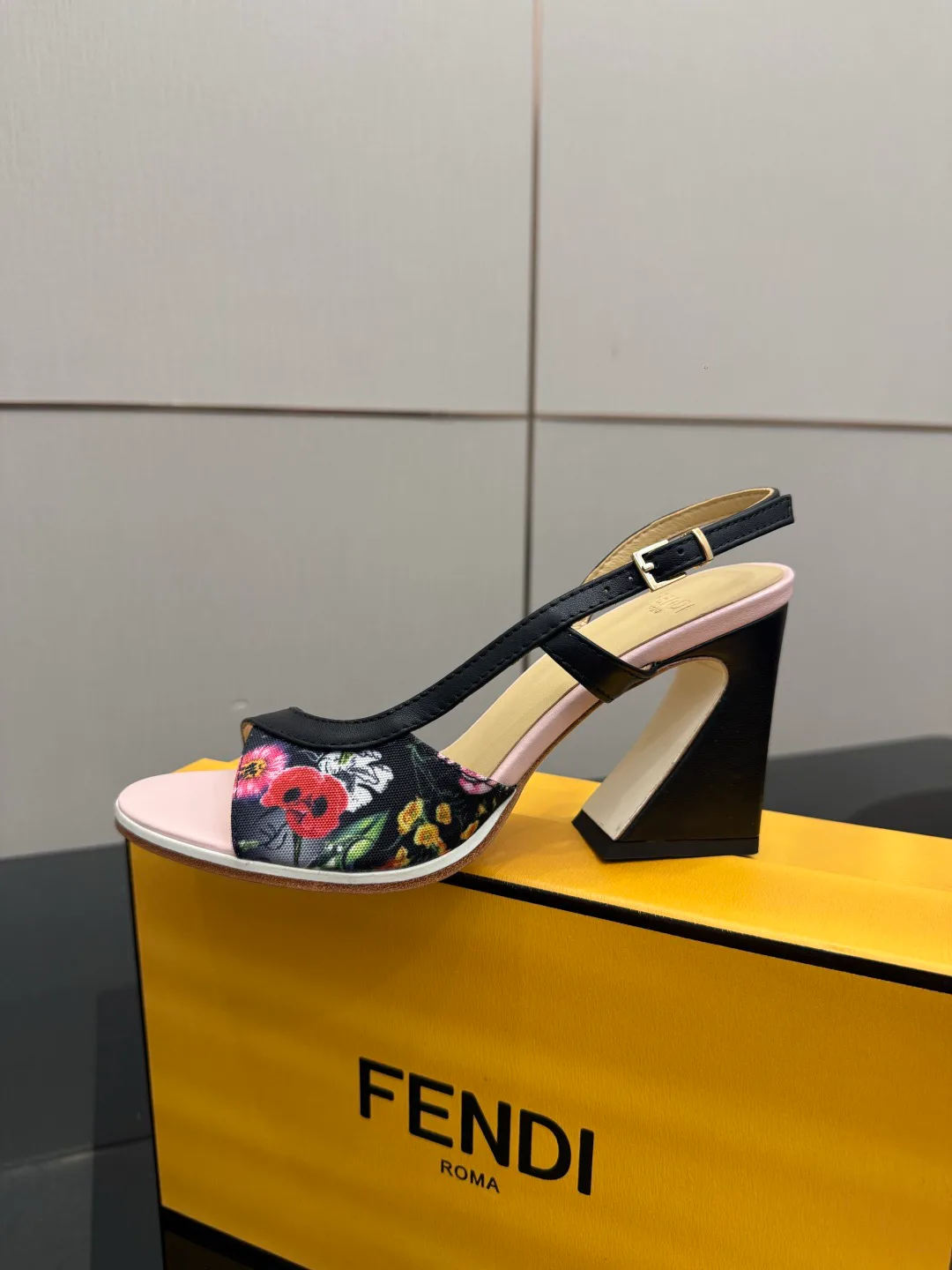 Туфли Женские Fendi 12245152