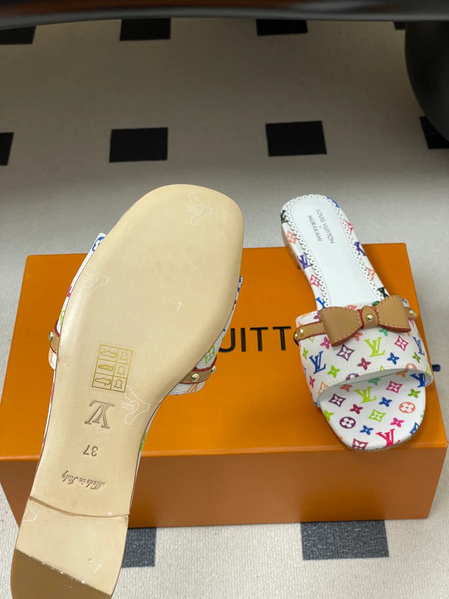 Шлепанцы Женские Louis Vuitton 3361689