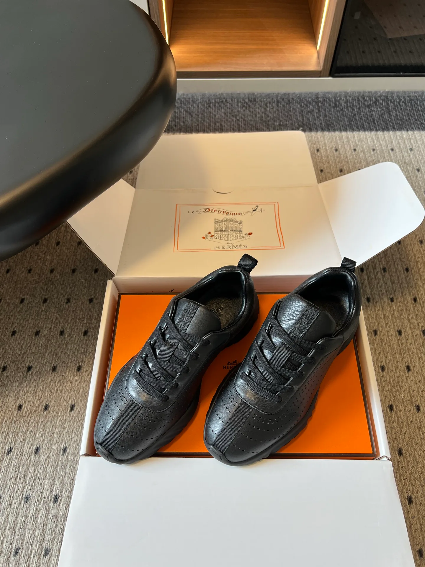 Кроссовки Женские Hermes 17625160