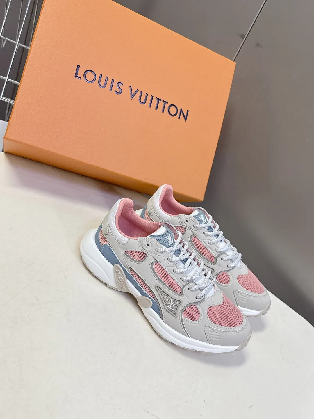 Кроссовки Женские Louis Vuitton 10455672