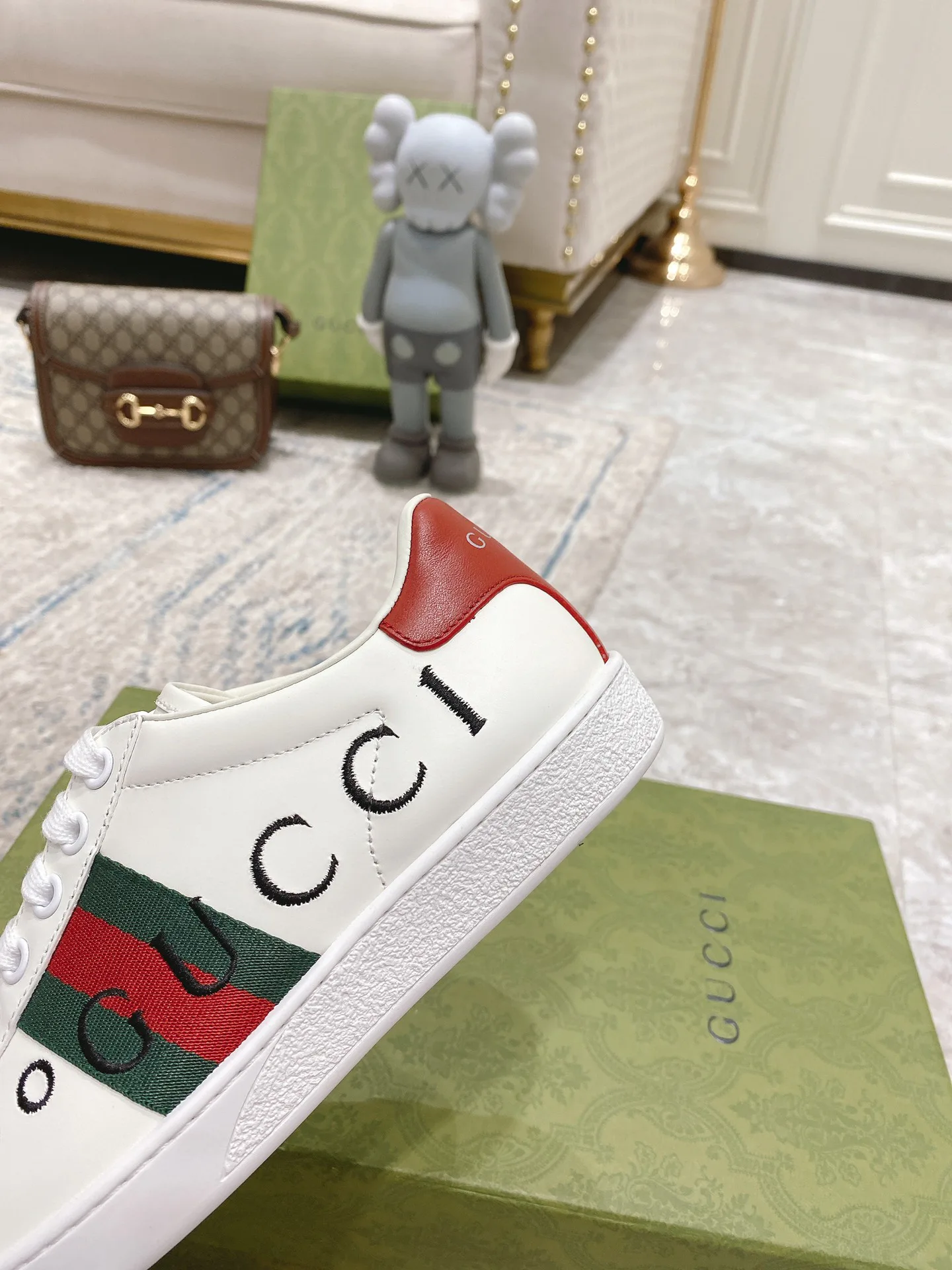 Кроссовки Женские Gucci 17620402