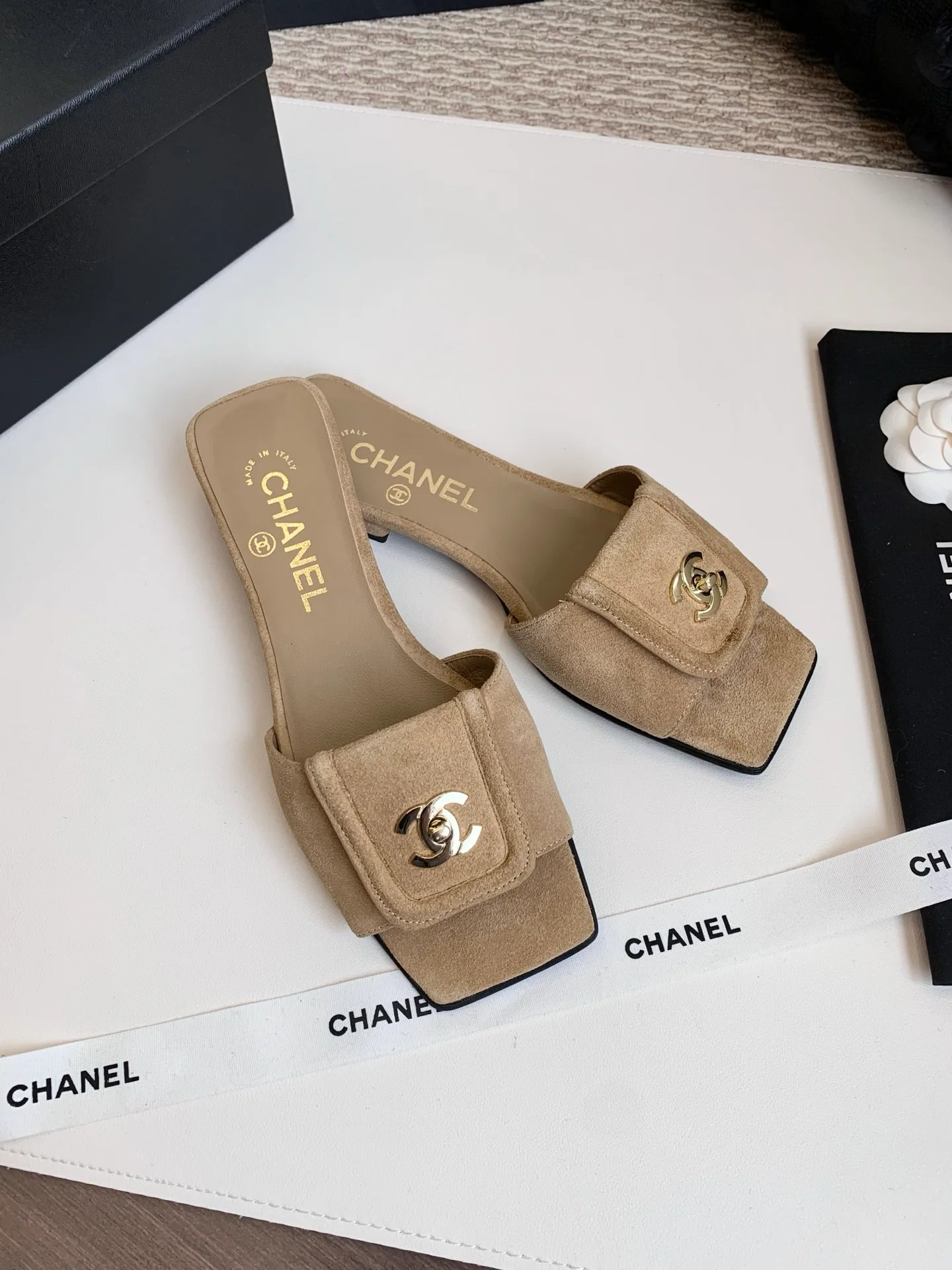 Шлепанцы Женские Chanel 13089476