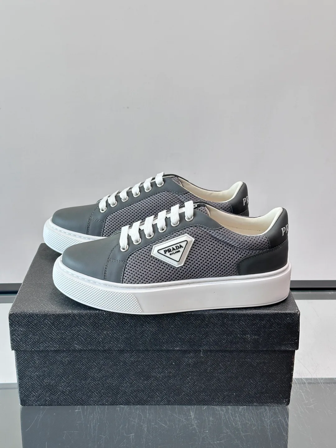 Кроссовки Женские Prada 17497963