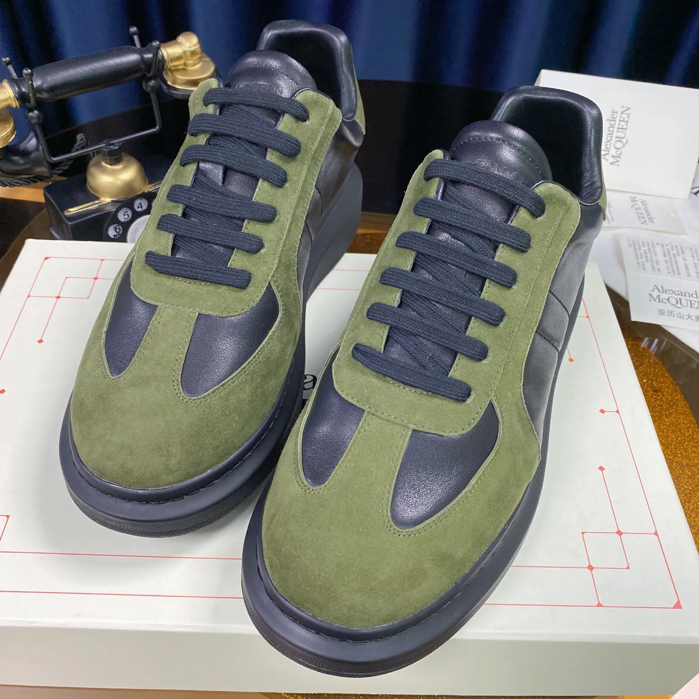 Кроссовки Женские Alexander Mcqueen 13674