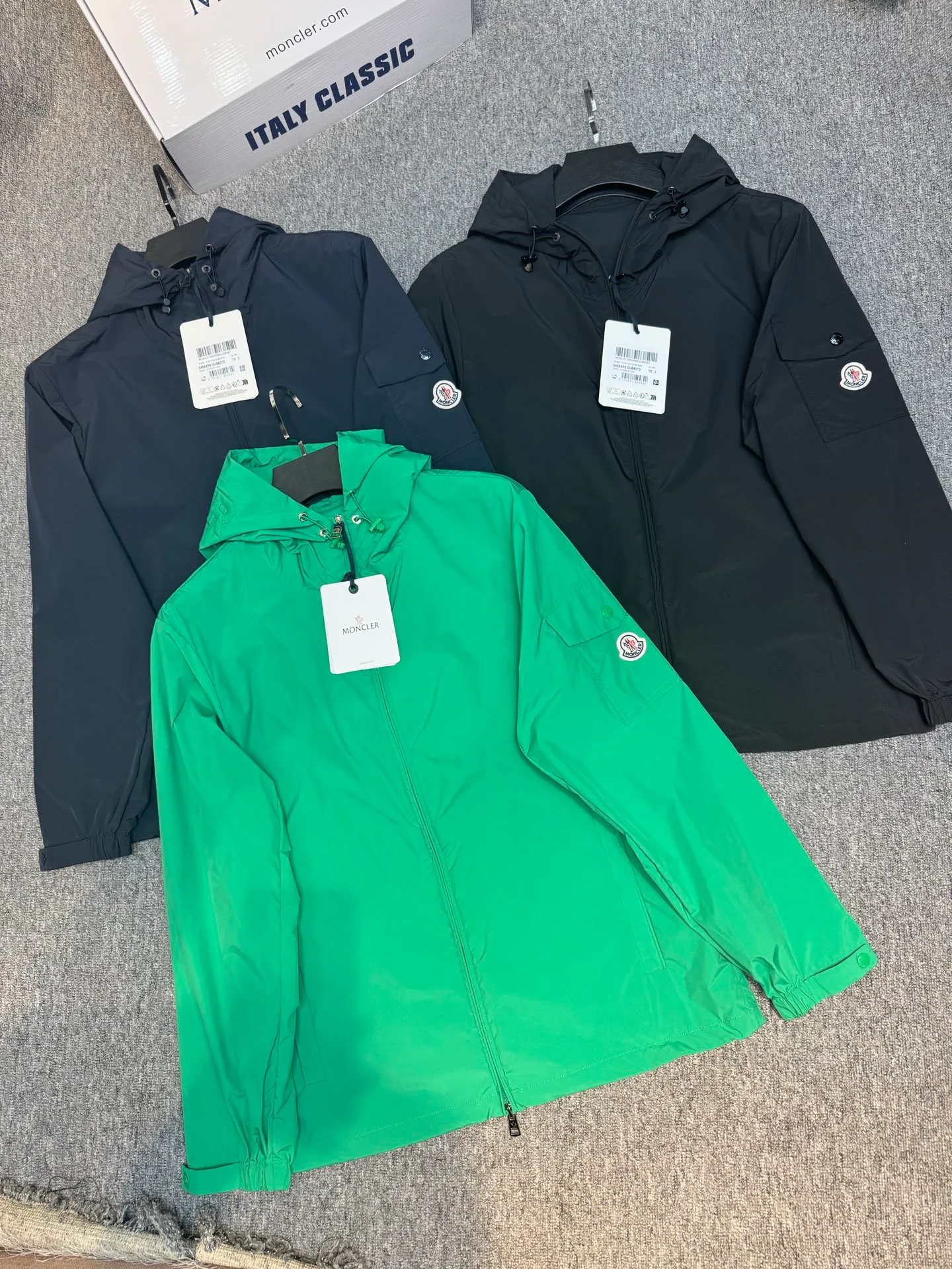 Куртки И Пуховики Мужские Moncler 13137532