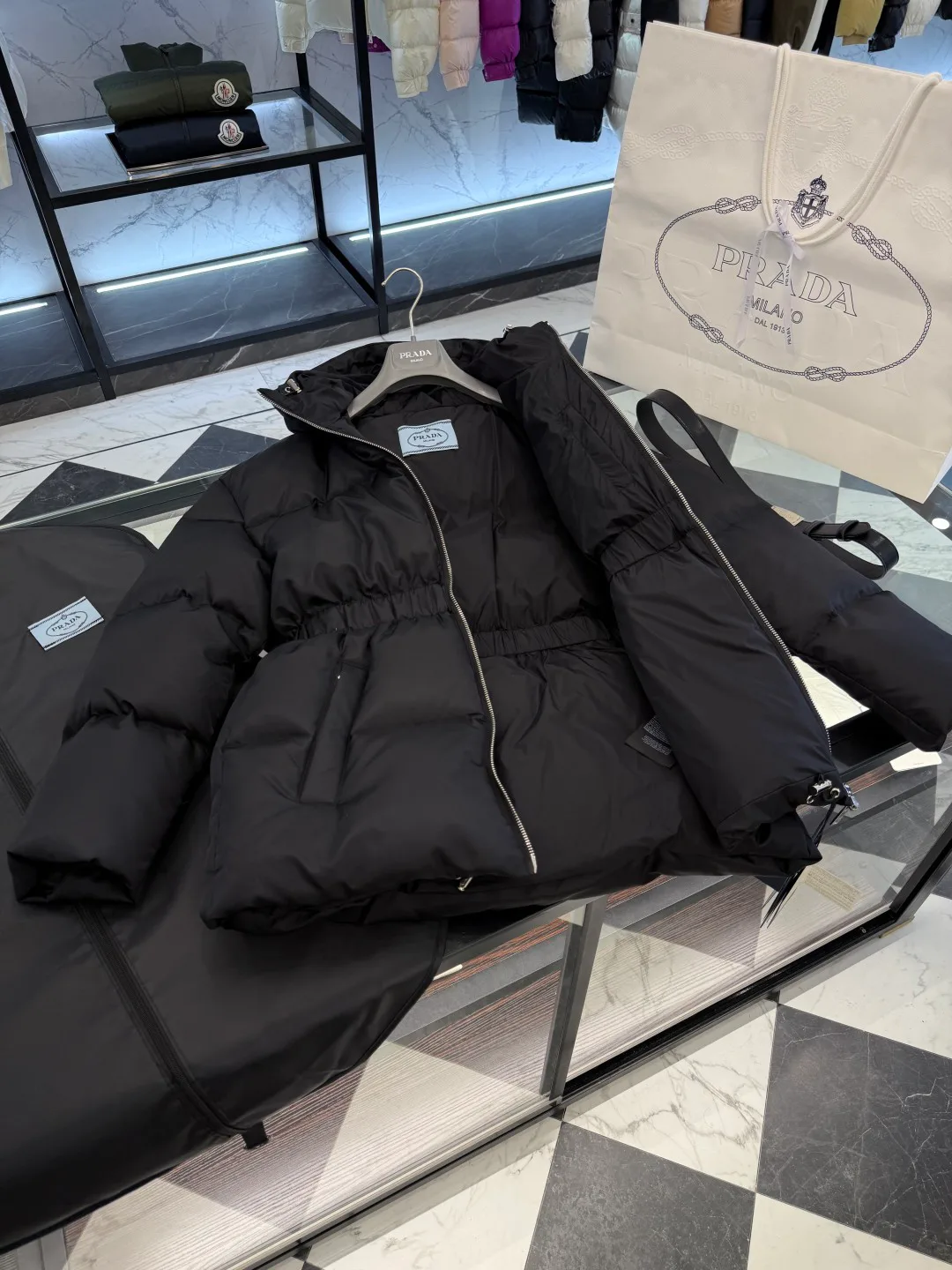 Куртки И Пуховики Женские Prada 17912482