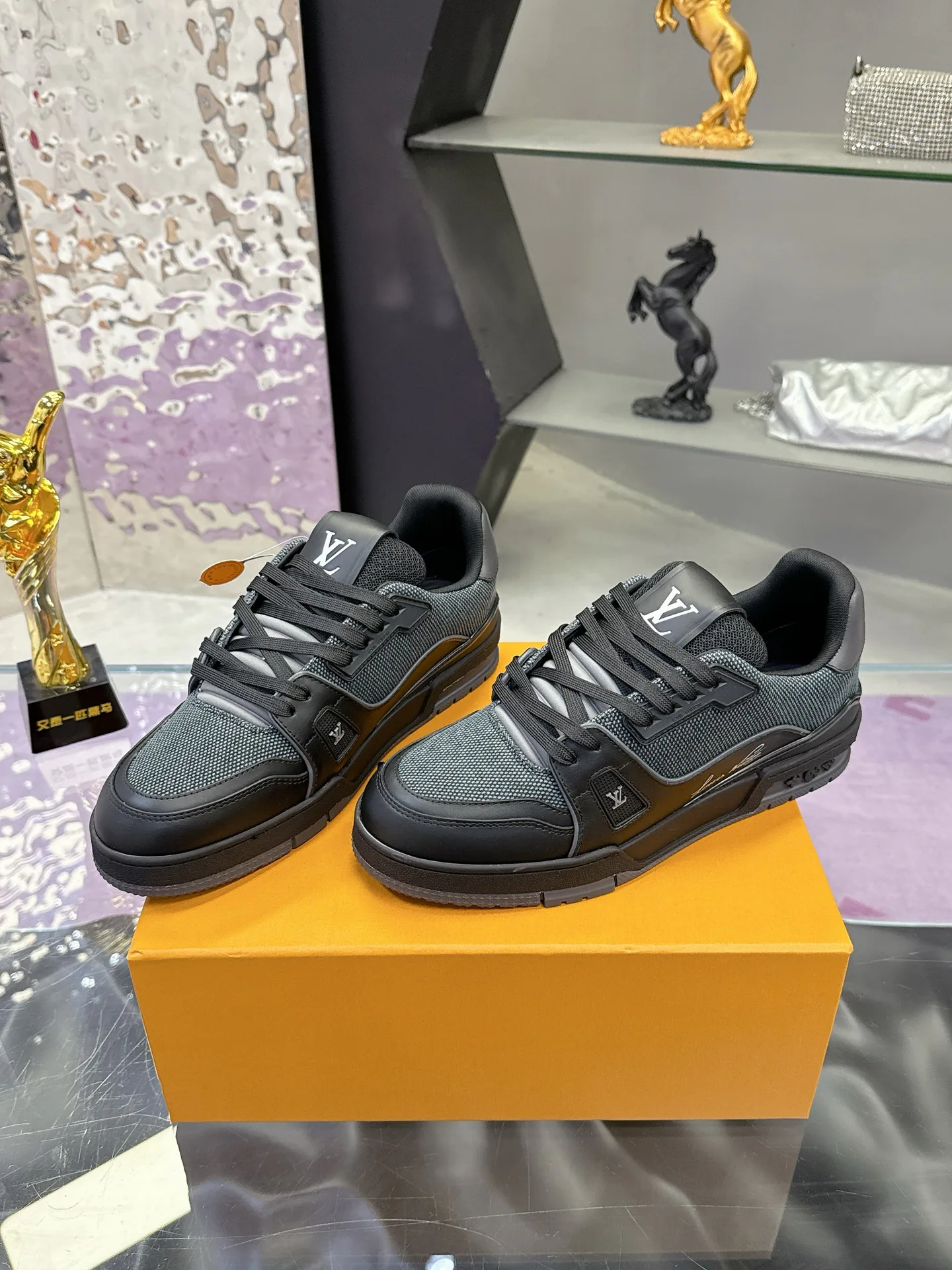 Кроссовки Женские Louis Vuitton 890296