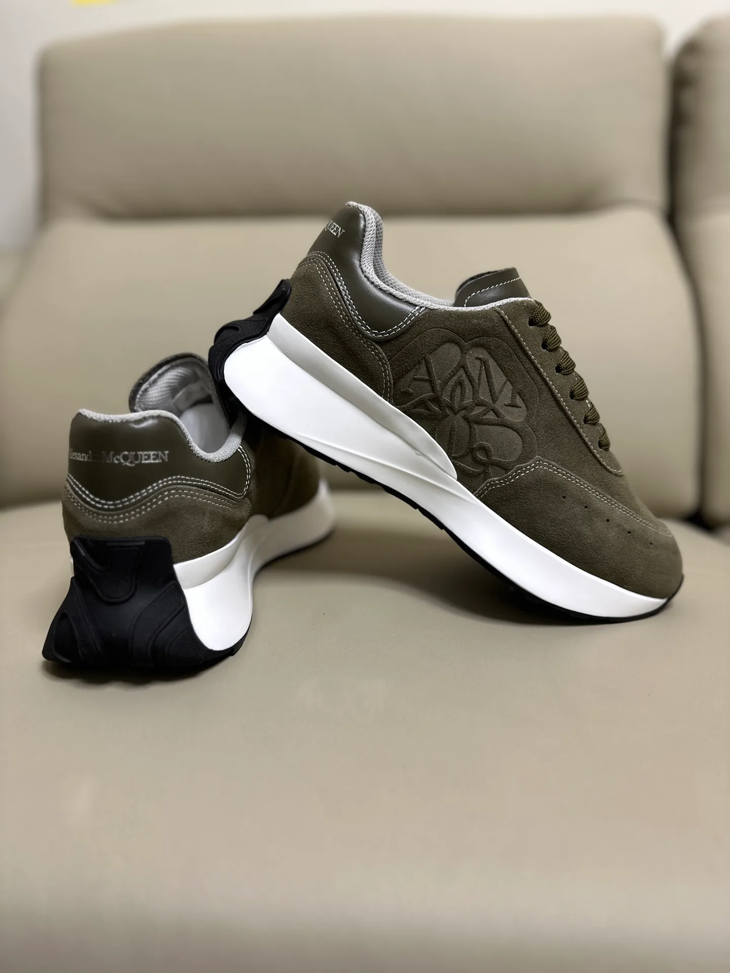 Кроссовки Женские Alexander Mcqueen 18616795