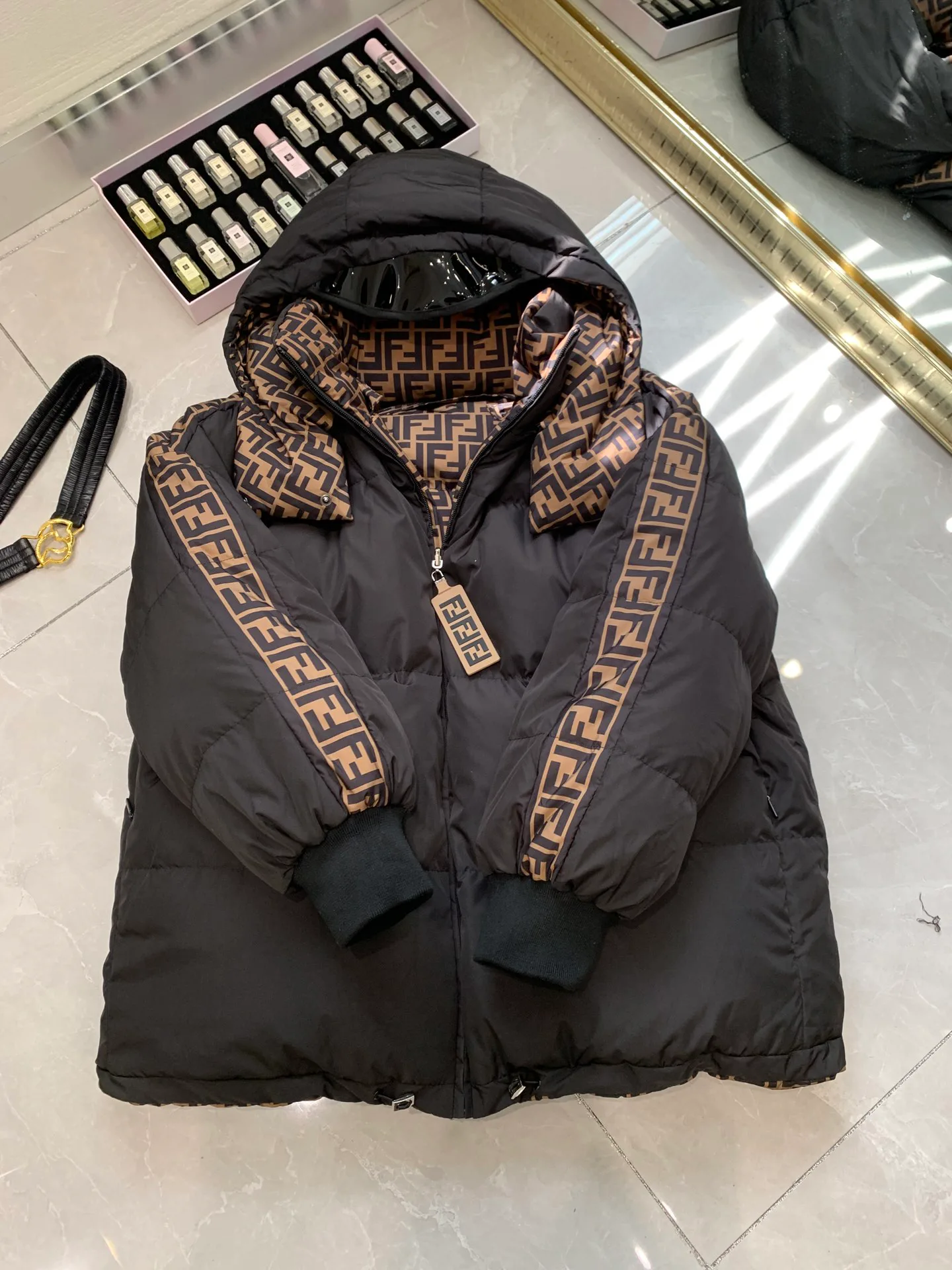 Куртки И Пуховики Женские Fendi 18585344