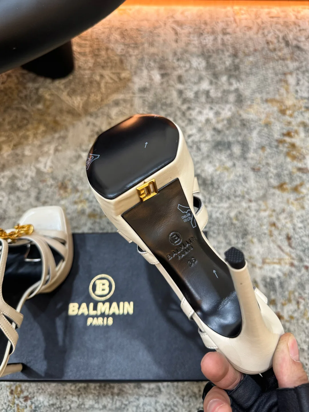 Босоножки Женские Balmain 9499295