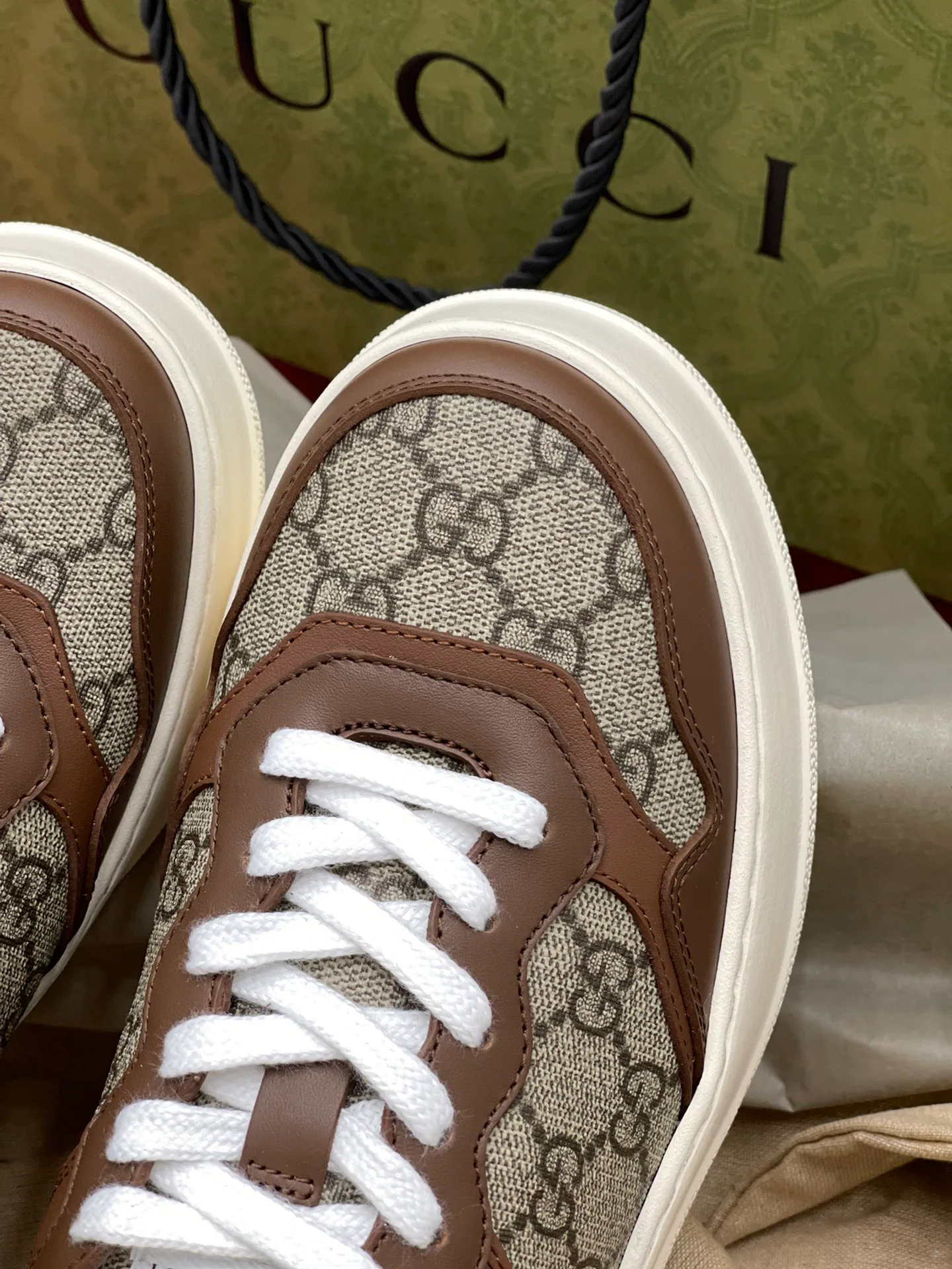 Кроссовки Женские Gucci 18995328