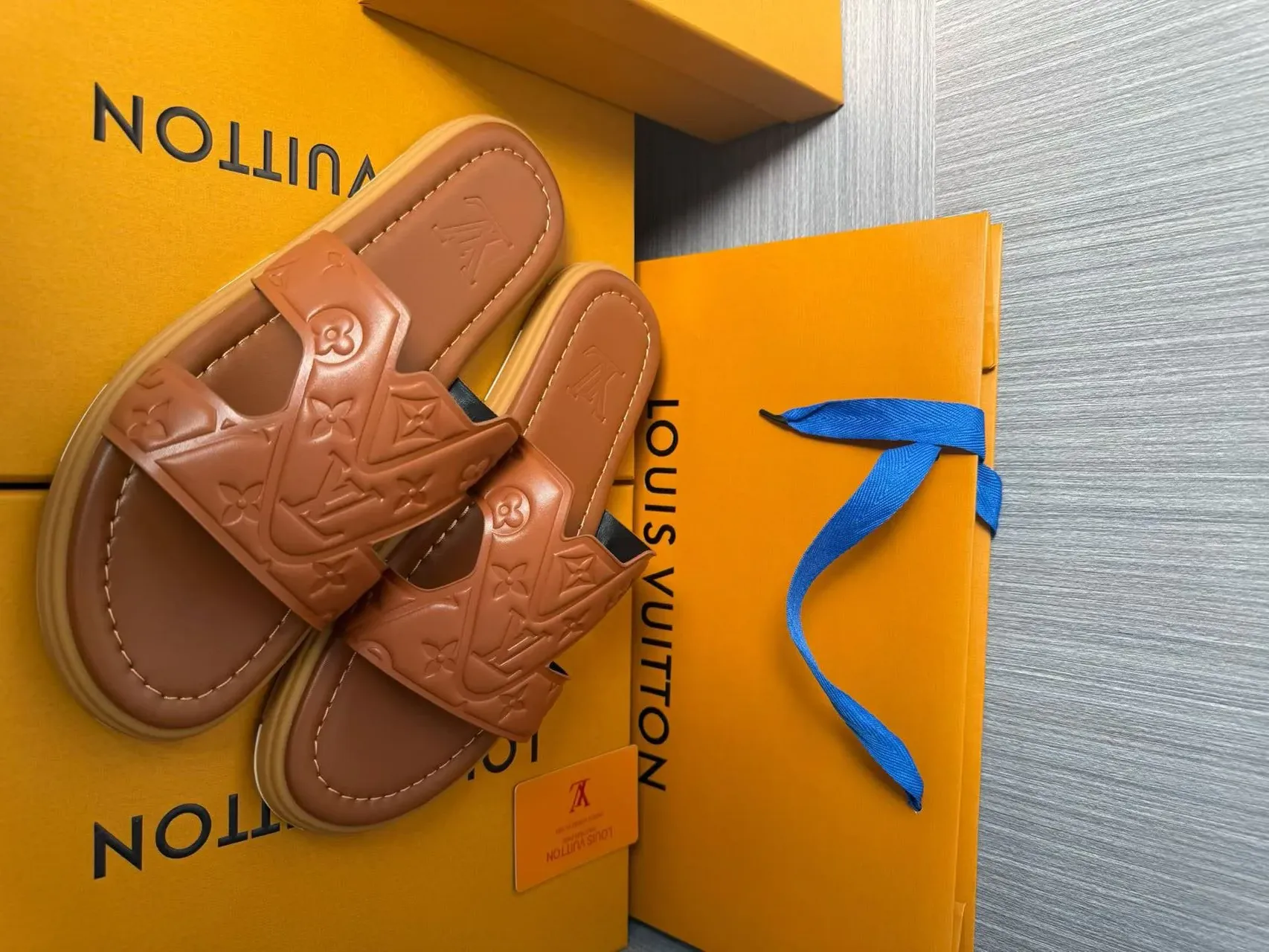 Шлепанцы Женские Louis Vuitton 1310631