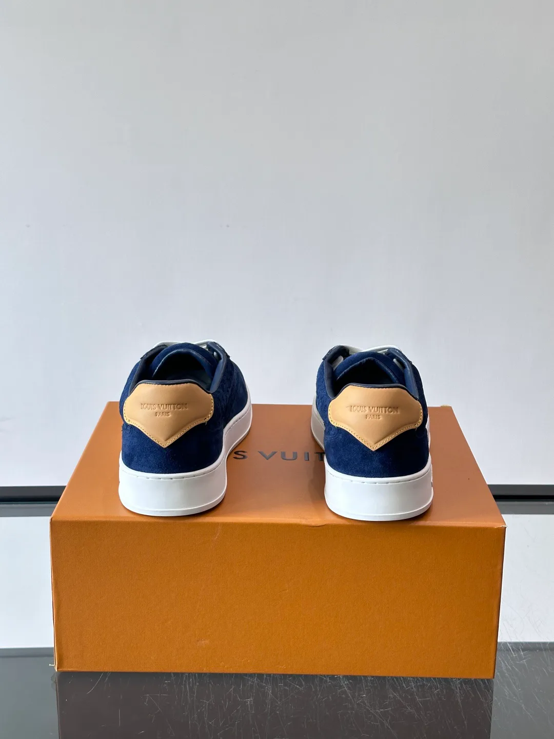 Кроссовки Женские Louis Vuitton 17646126