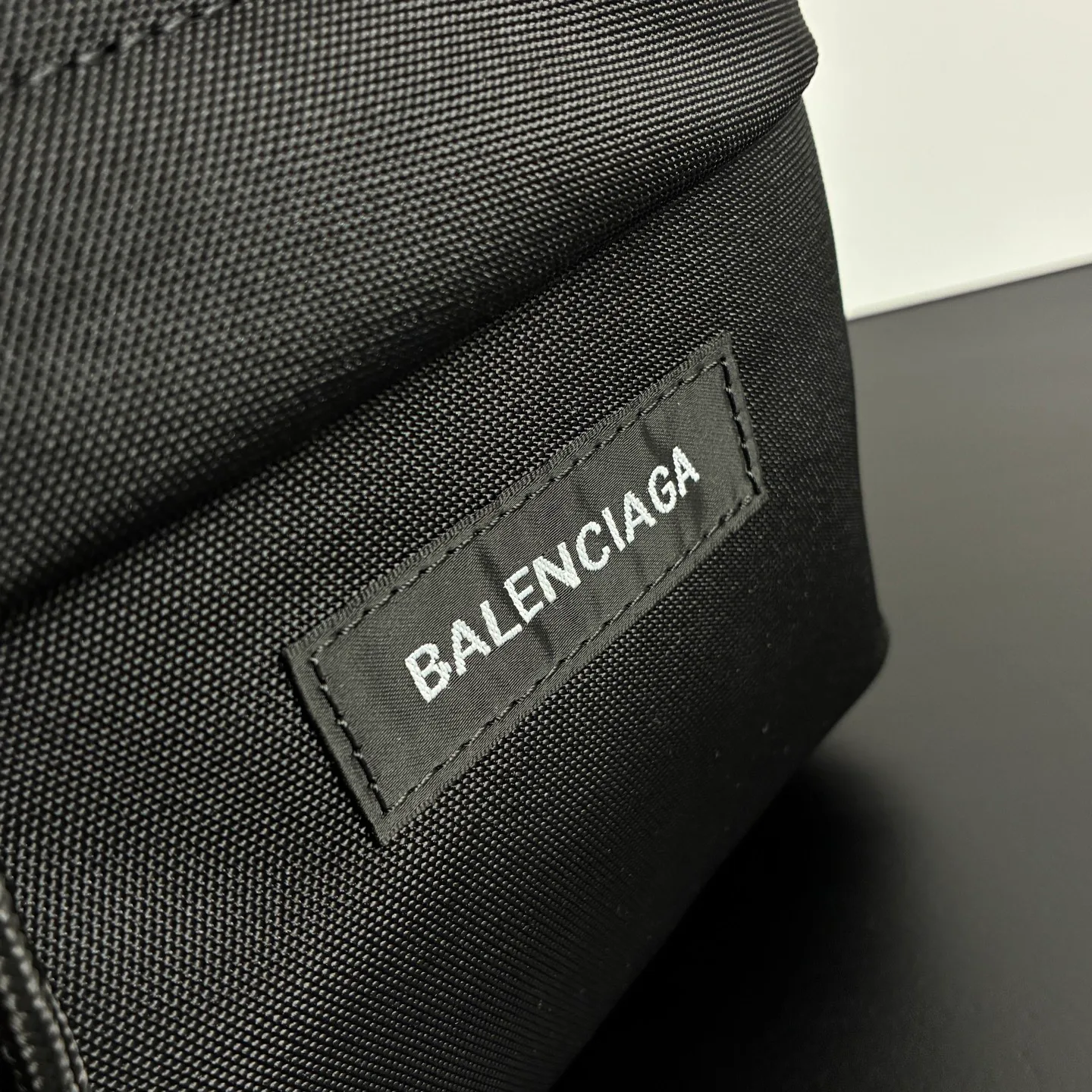Сумки На Ремне Женские Balenciaga 18136513