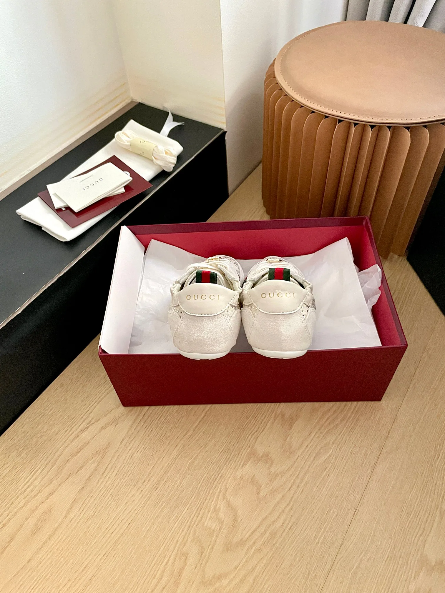 Кроссовки Женские Gucci 941868